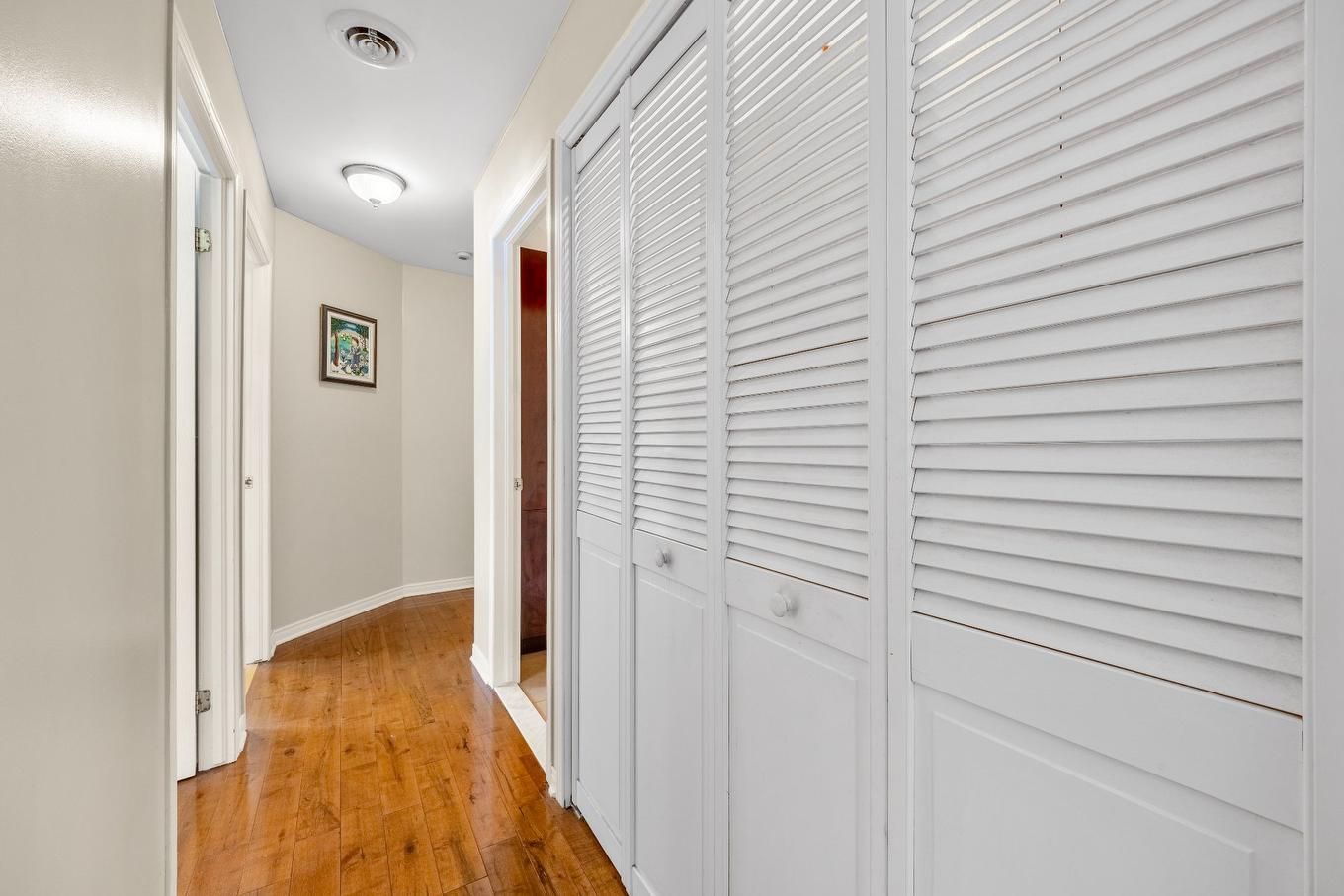 Salle de lavage - 8570 Rue Henri-Julien, Mirabel, QC - Indoor Photo Showing Other Room