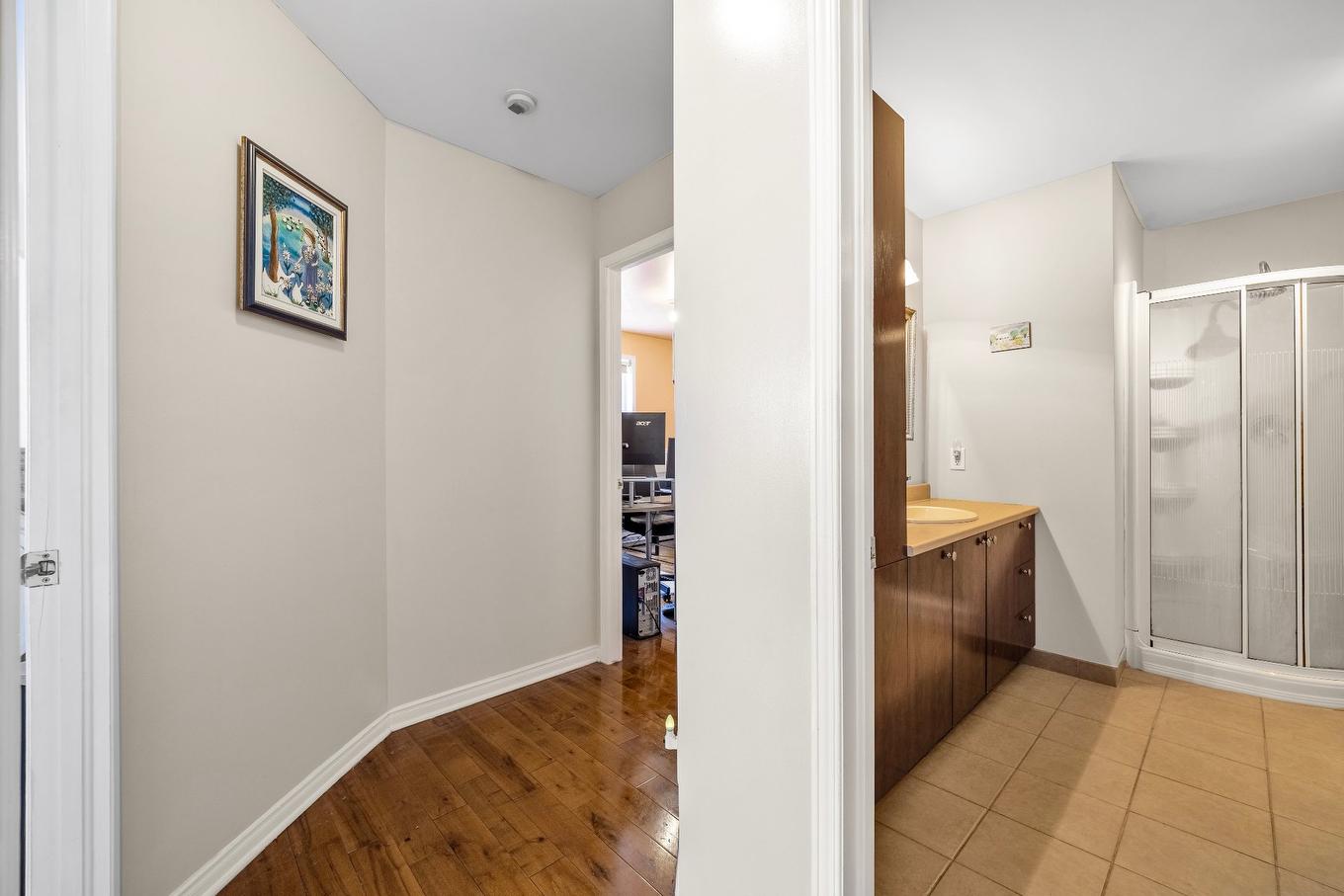 Salle de bains - 8570 Rue Henri-Julien, Mirabel, QC - Indoor Photo Showing Other Room