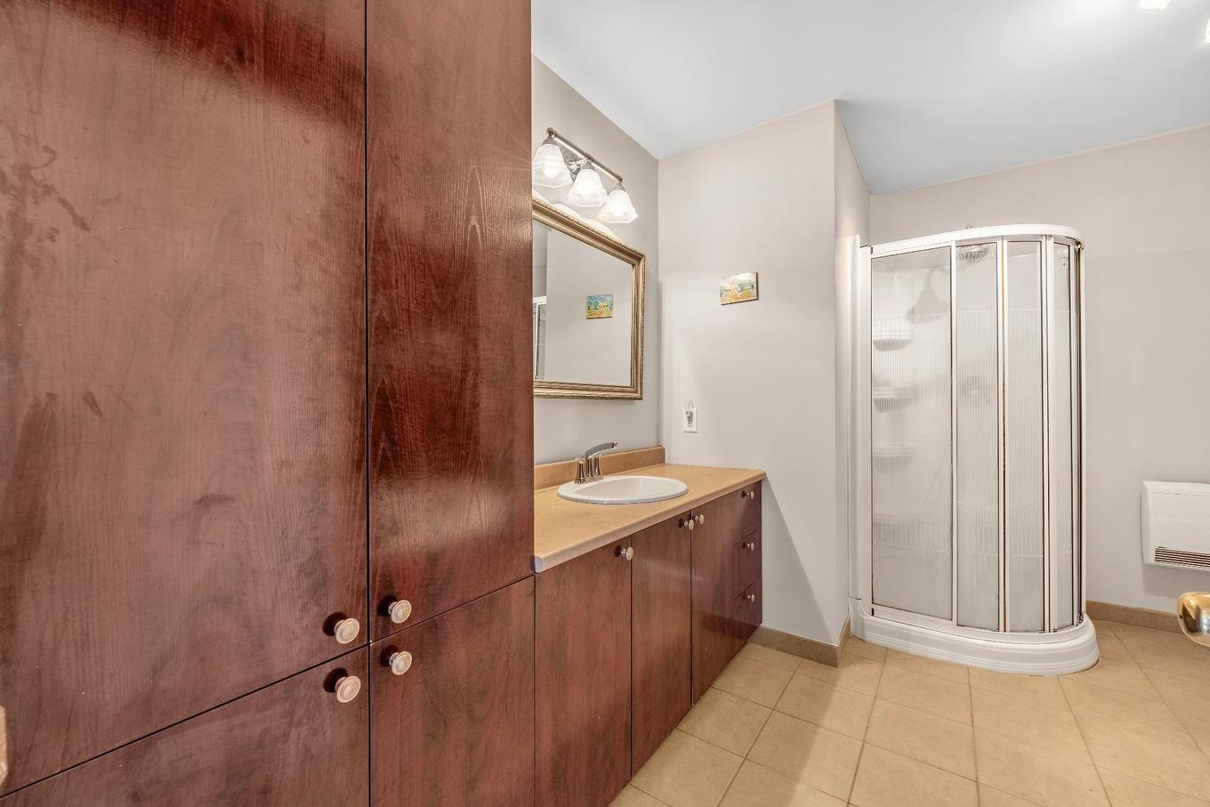 Salle de bains - 8570 Rue Henri-Julien, Mirabel, QC - Indoor Photo Showing Bathroom