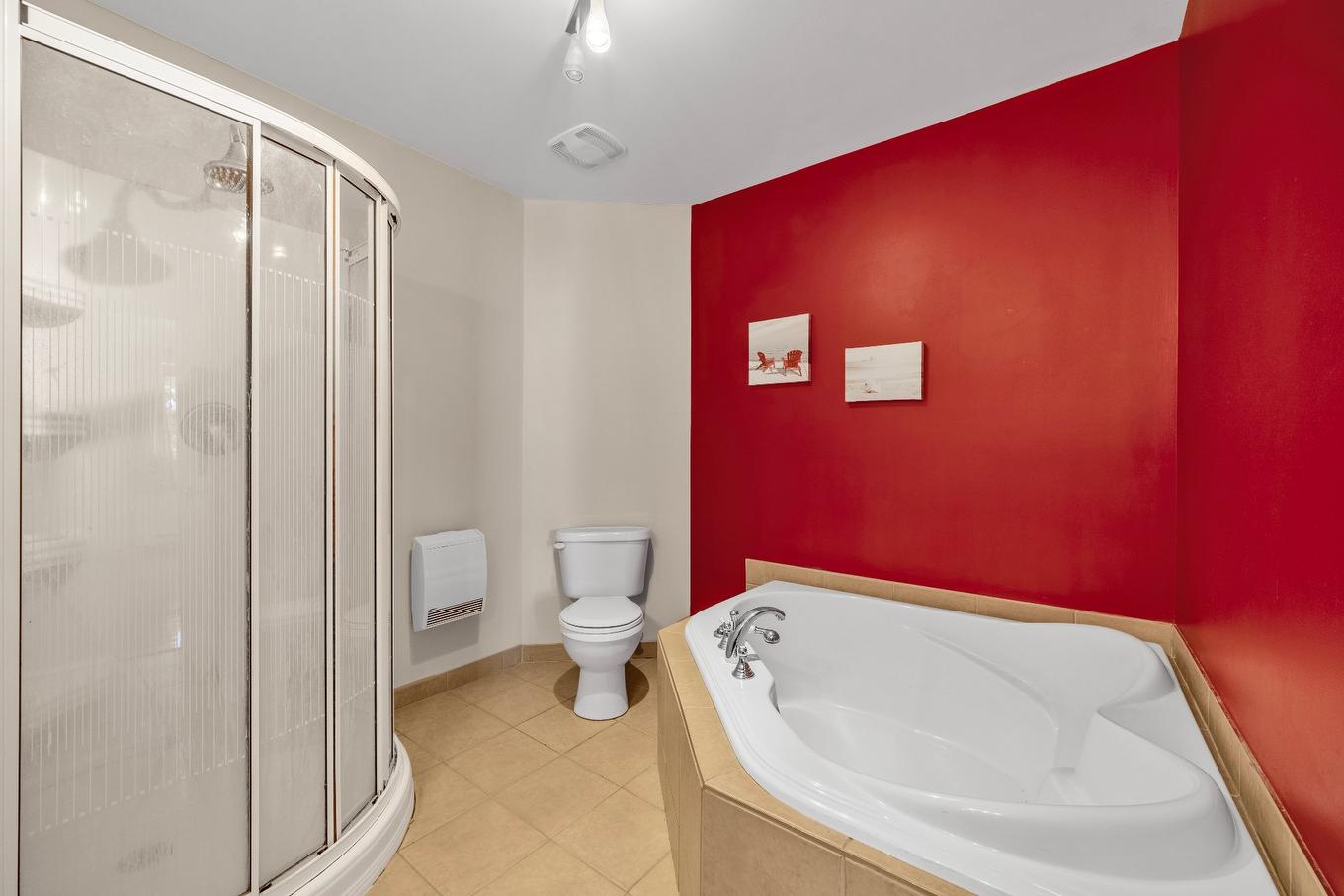 Salle de bains - 8570 Rue Henri-Julien, Mirabel, QC - Indoor Photo Showing Bathroom