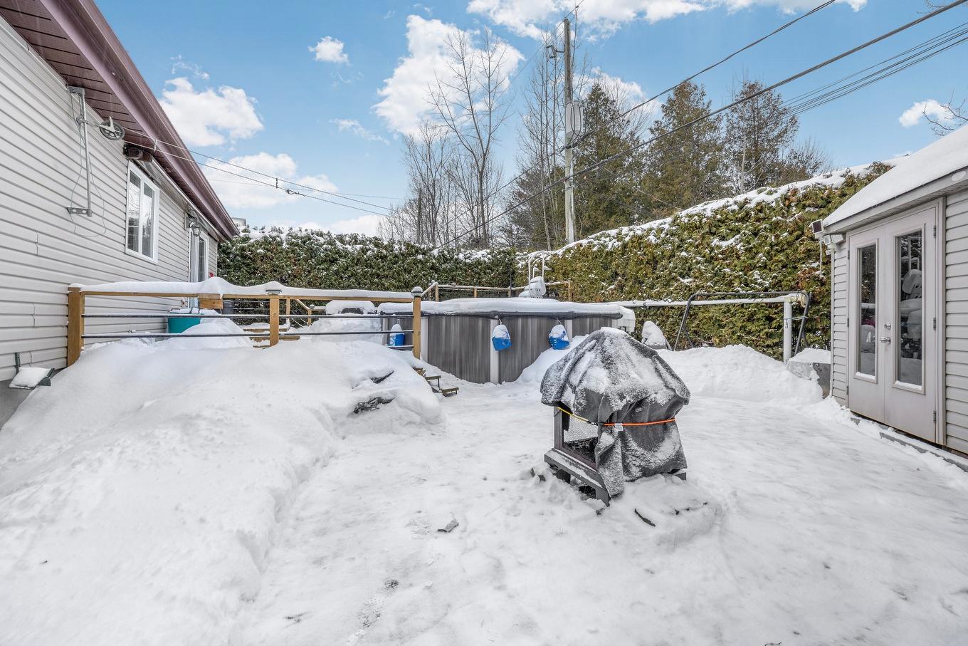 Cour - 8570 Rue Henri-Julien, Mirabel, QC - Outdoor