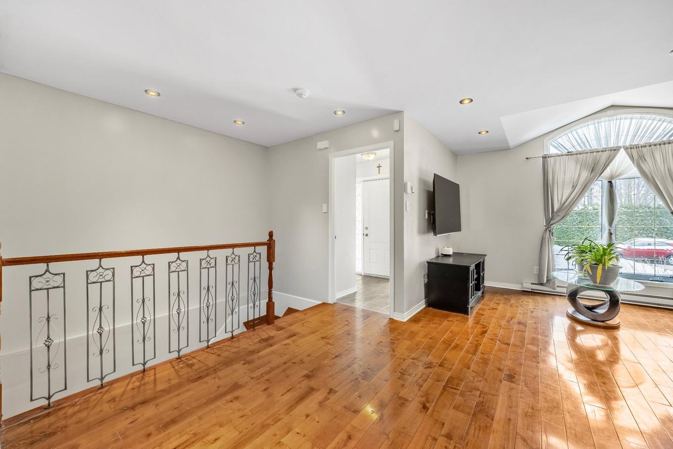 Escalier - 8570 Rue Henri-Julien, Mirabel, QC - Indoor Photo Showing Other Room