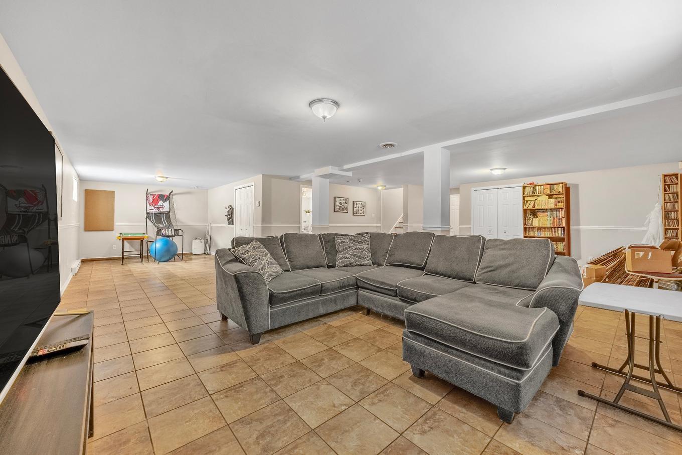 Salle familiale - 8570 Rue Henri-Julien, Mirabel, QC - Indoor Photo Showing Living Room