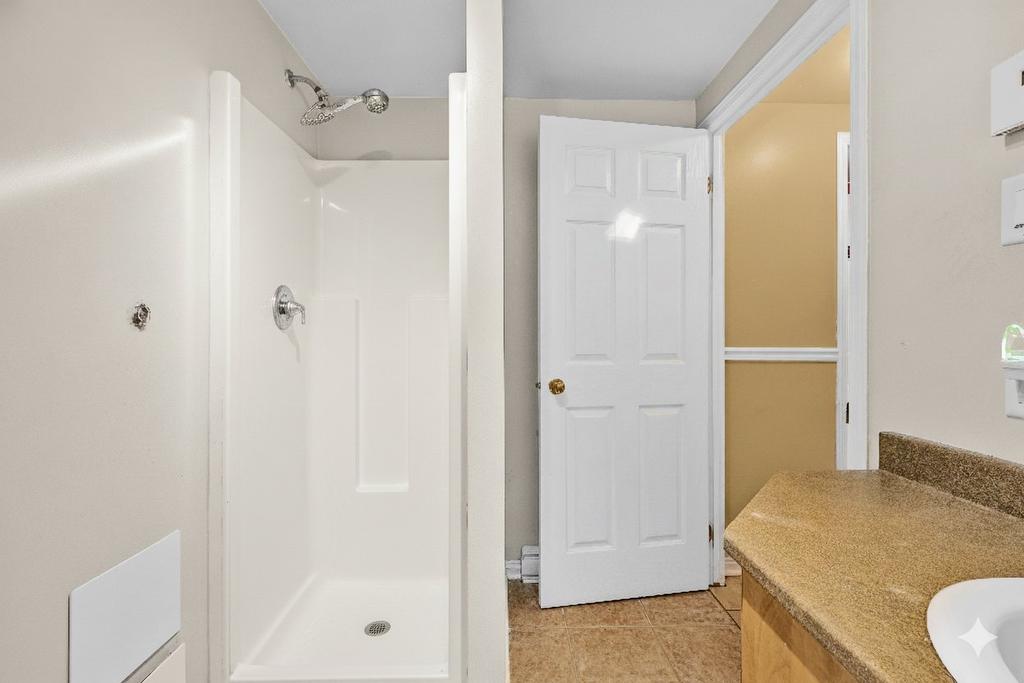 Salle de bains - 8570 Rue Henri-Julien, Mirabel, QC - Indoor Photo Showing Bathroom