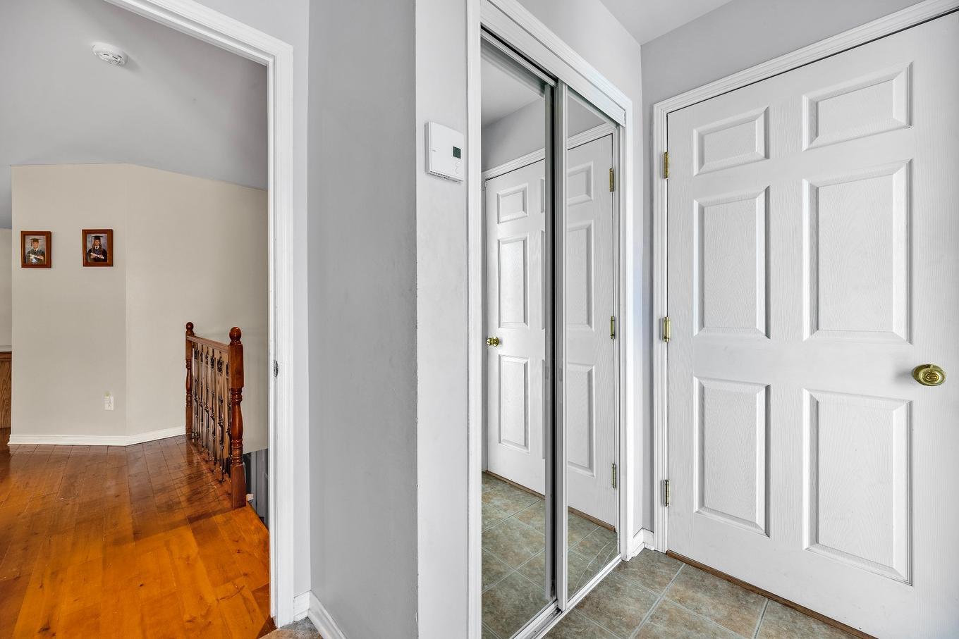 Garage - 8570 Rue Henri-Julien, Mirabel, QC - Indoor Photo Showing Other Room