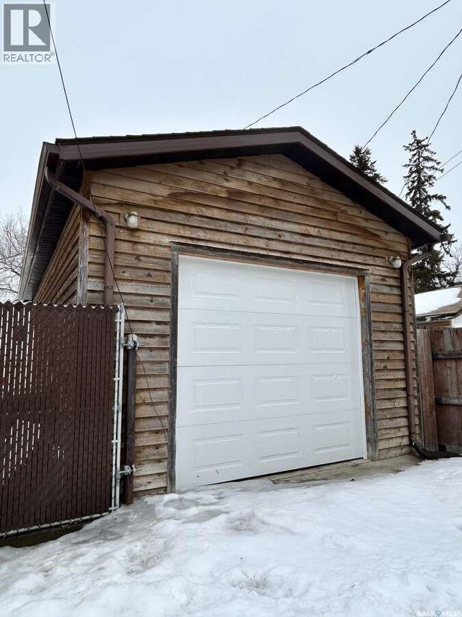 855 Princess Street, Regina, SK - Outdoor With Exterior