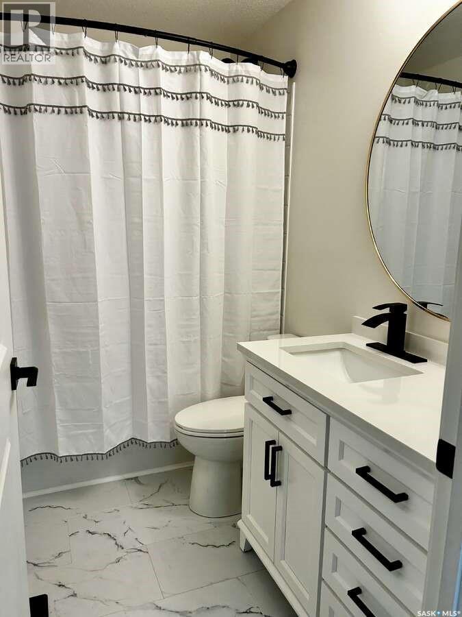 855 Princess Street, Regina, SK - Indoor Photo Showing Bathroom