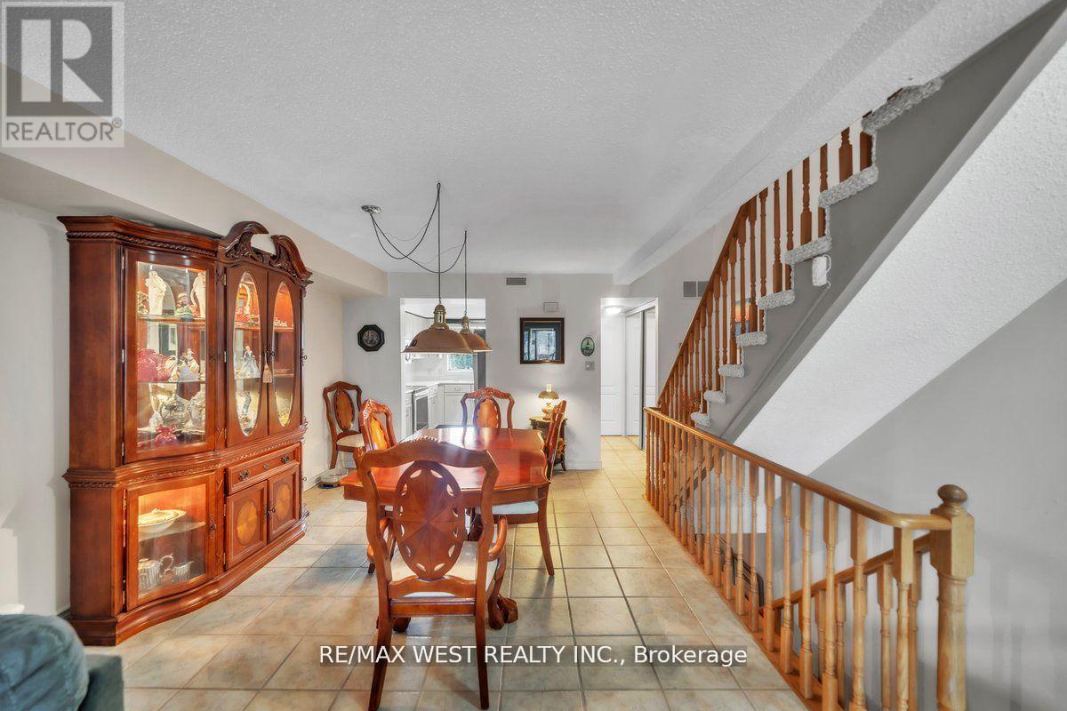 9 - 24 Laguna Parkway, Ramara, ON - Indoor Photo Showing Other Room