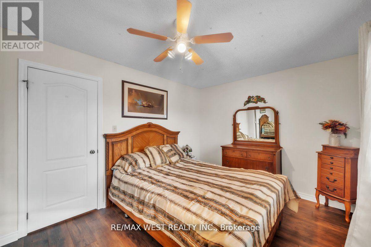 9 - 24 Laguna Parkway, Ramara, ON - Indoor Photo Showing Bedroom