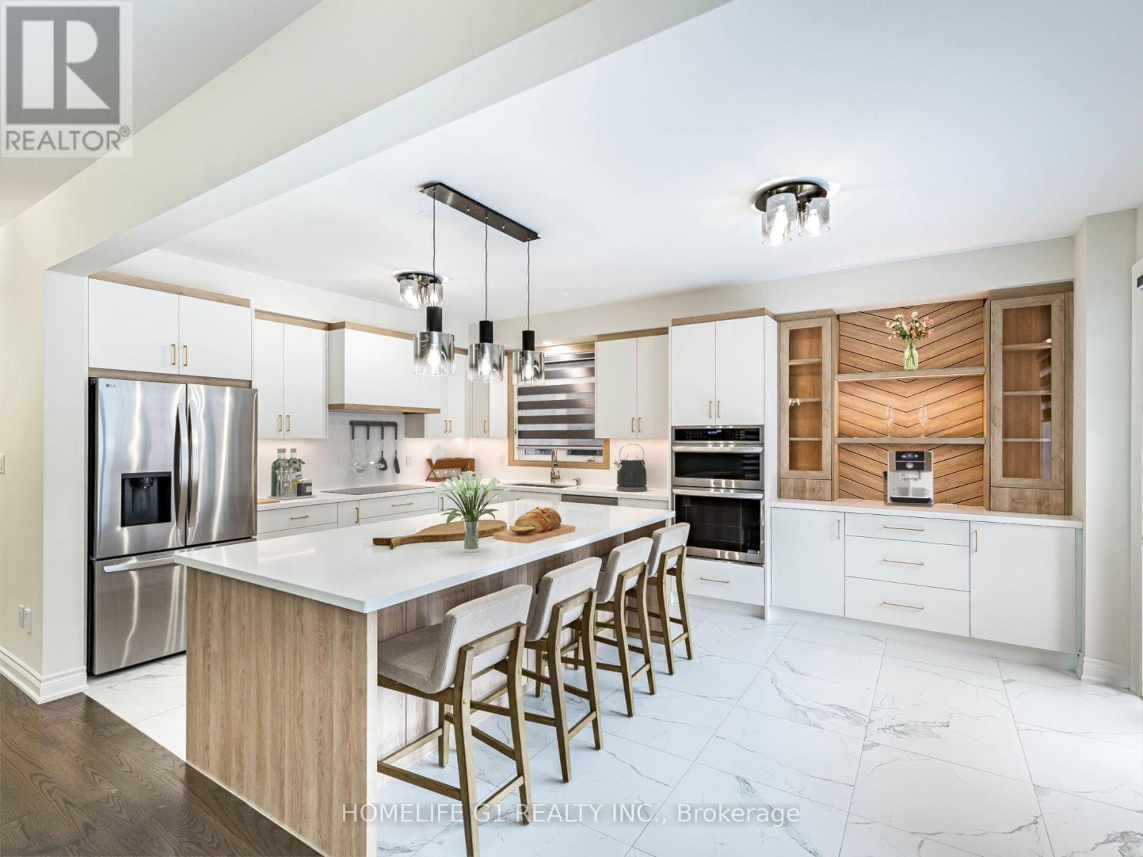 8 Vetch Street, Brampton, ON - Indoor Photo Showing Kitchen With Upgraded Kitchen
