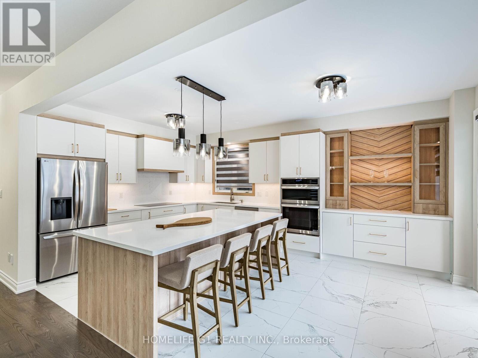 8 Vetch Street, Brampton, ON - Indoor Photo Showing Kitchen With Upgraded Kitchen