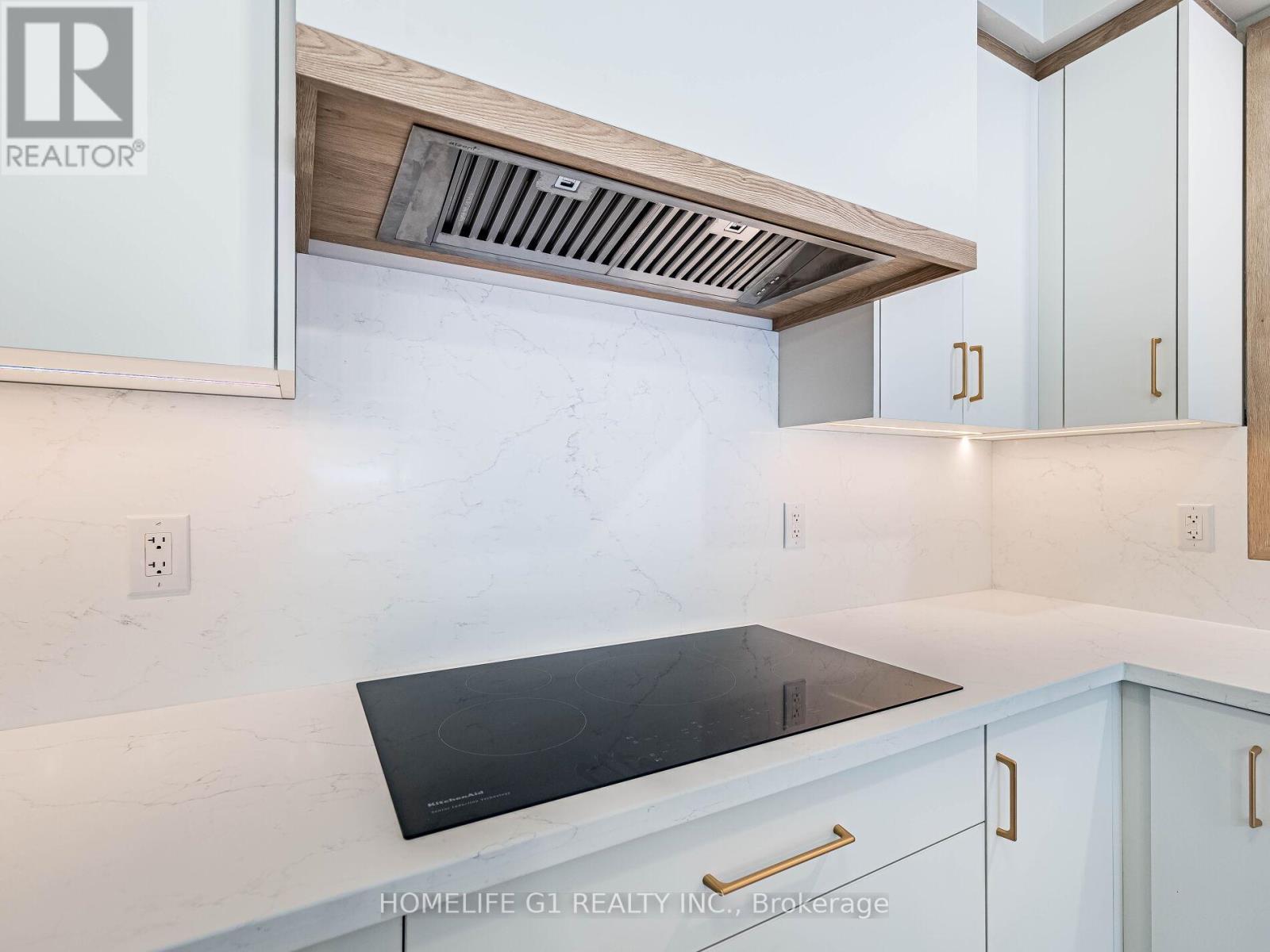 8 Vetch Street, Brampton, ON - Indoor Photo Showing Kitchen