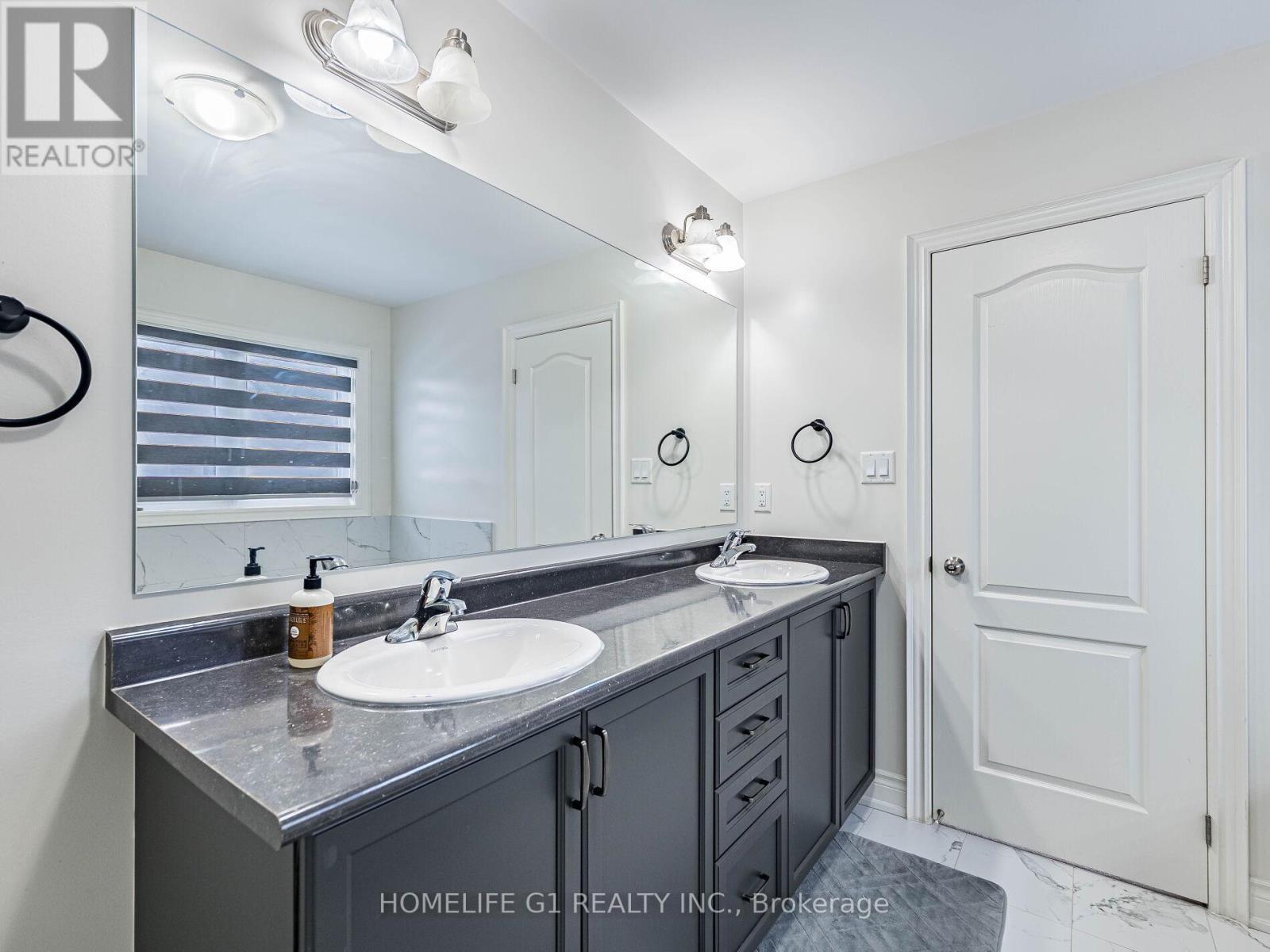 8 Vetch Street, Brampton, ON - Indoor Photo Showing Bathroom
