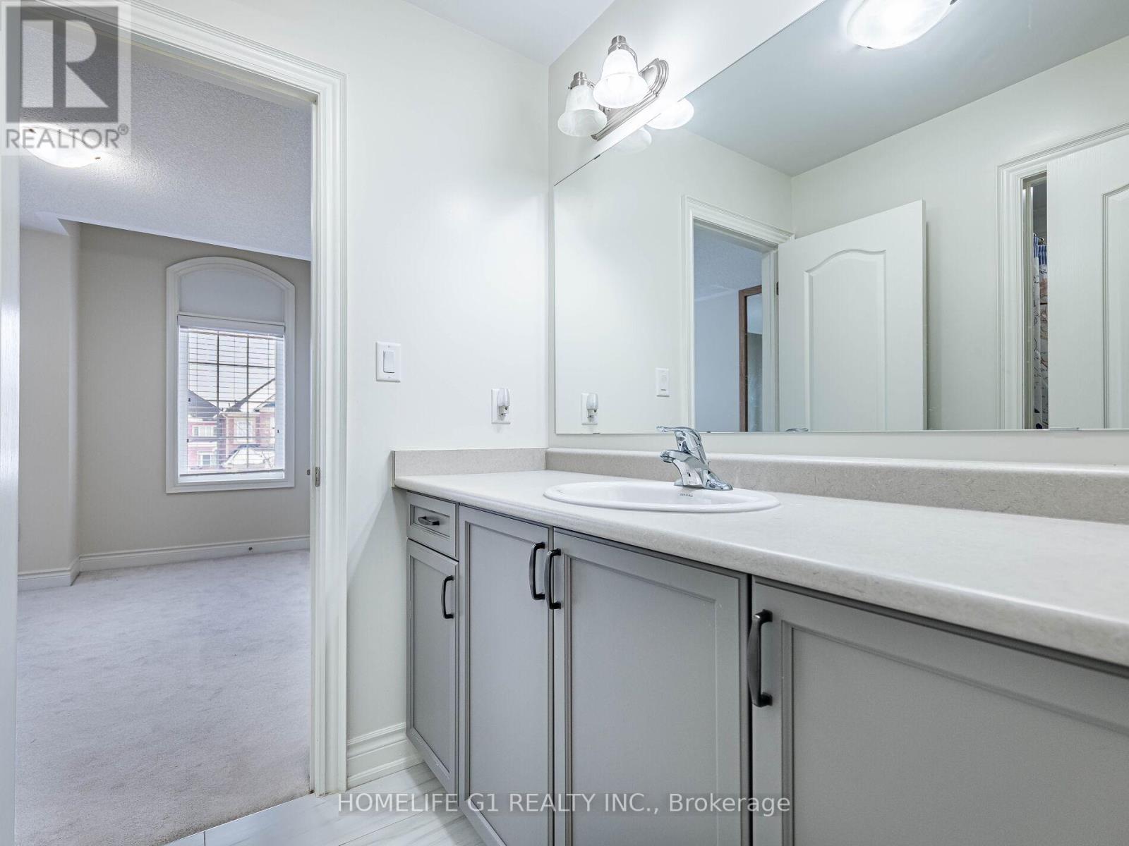 8 Vetch Street, Brampton, ON - Indoor Photo Showing Bathroom
