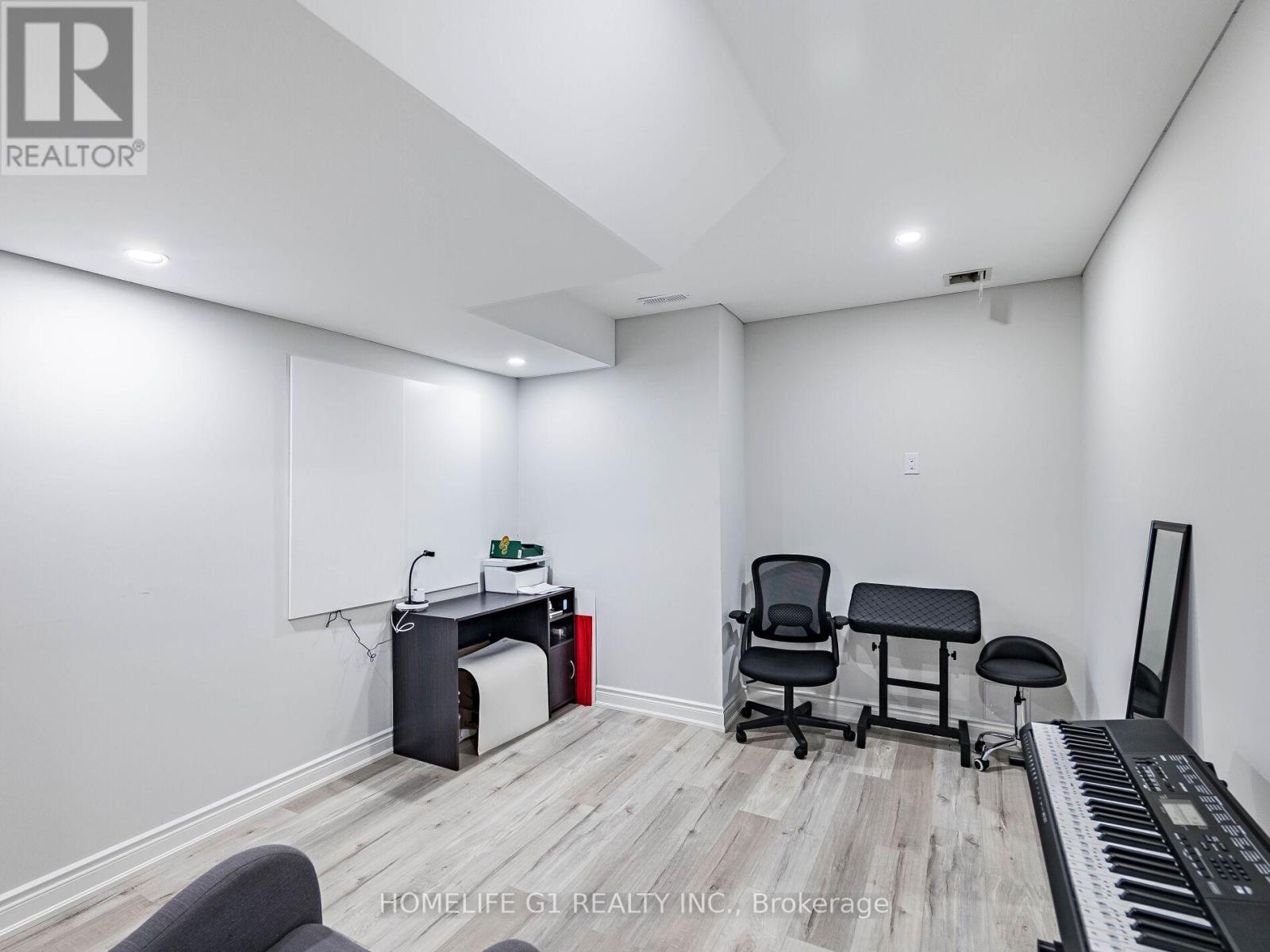 8 Vetch Street, Brampton, ON - Indoor