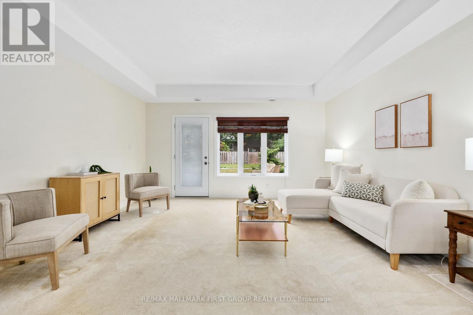 202 - 17 George Court, Cramahe, ON - Indoor Photo Showing Living Room