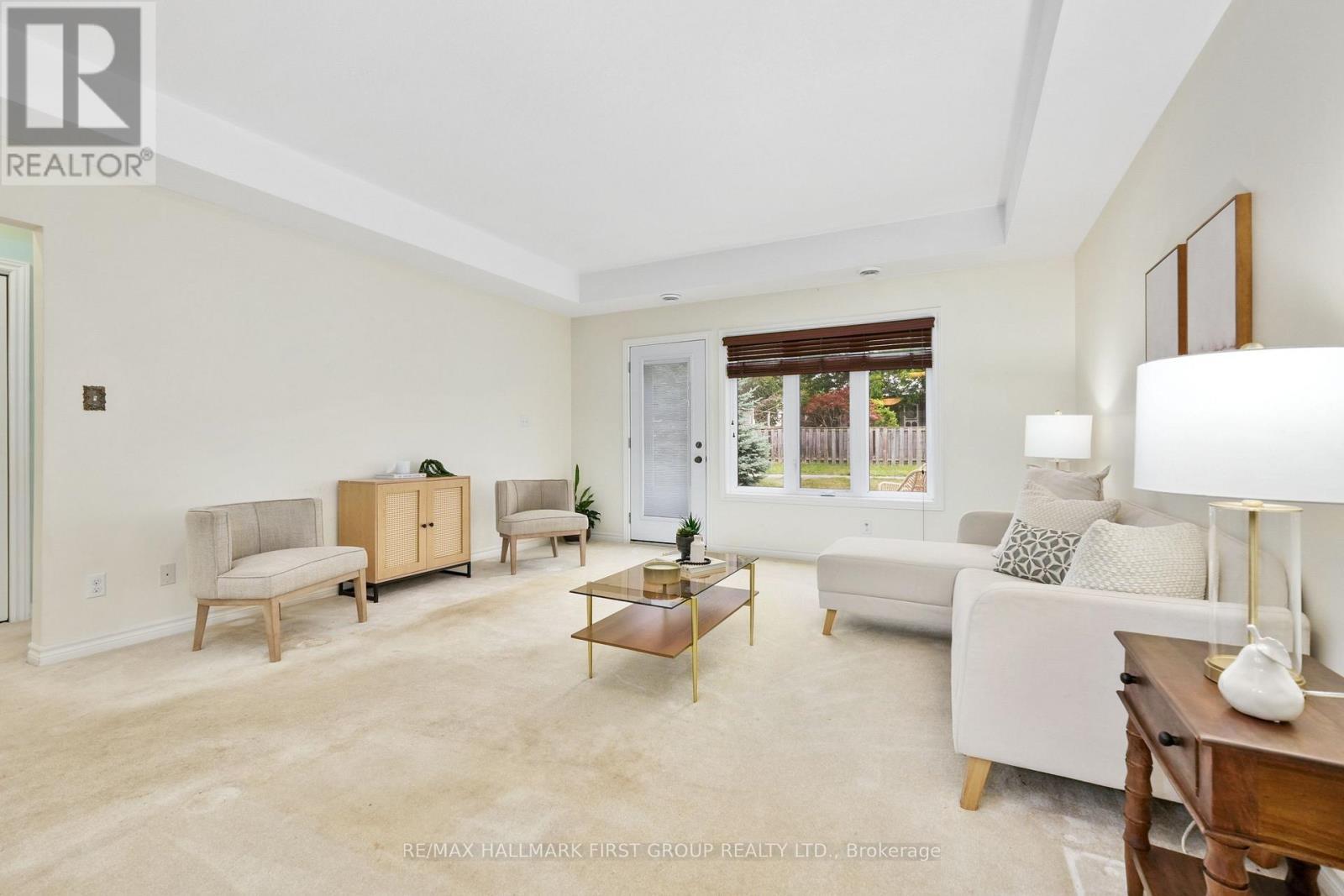 202 - 17 George Court, Cramahe, ON - Indoor Photo Showing Living Room