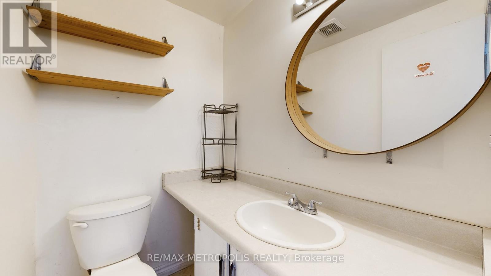 18 - 11 Livonia Place, Toronto, ON - Indoor Photo Showing Bathroom