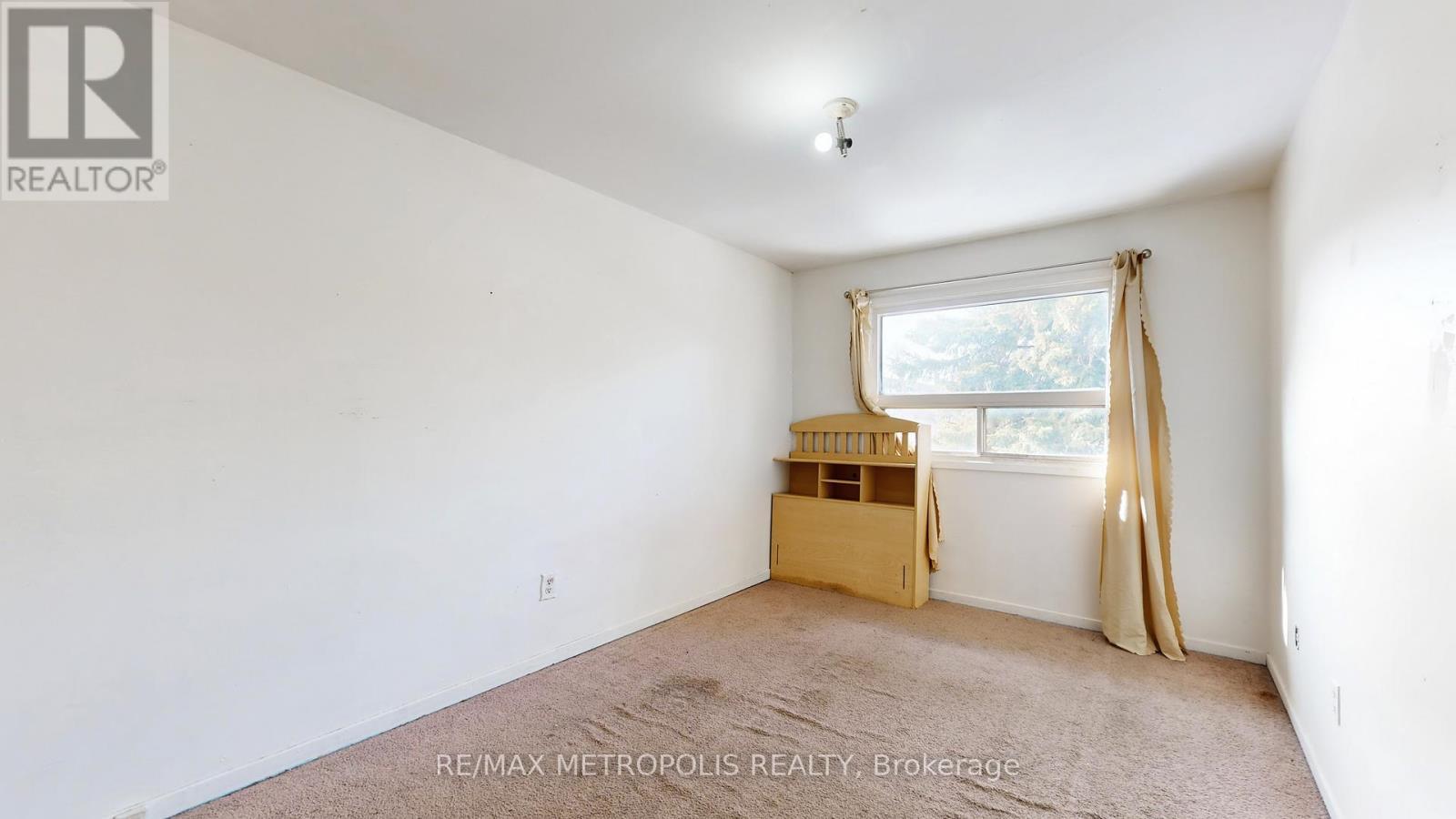 18 - 11 Livonia Place, Toronto, ON - Indoor Photo Showing Other Room