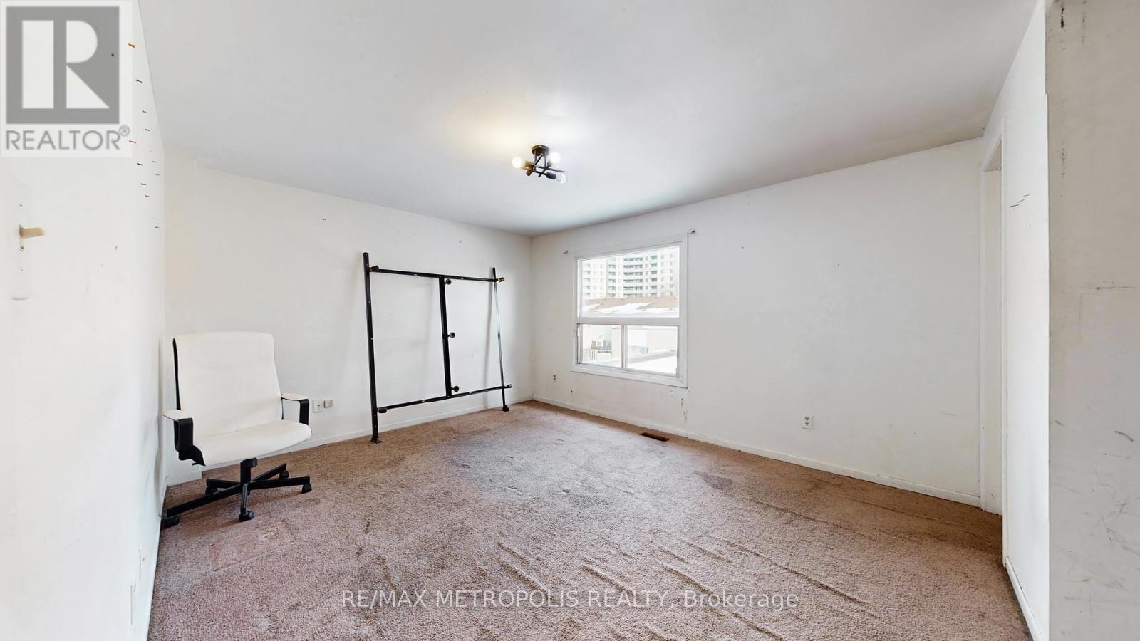 18 - 11 Livonia Place, Toronto, ON - Indoor Photo Showing Other Room