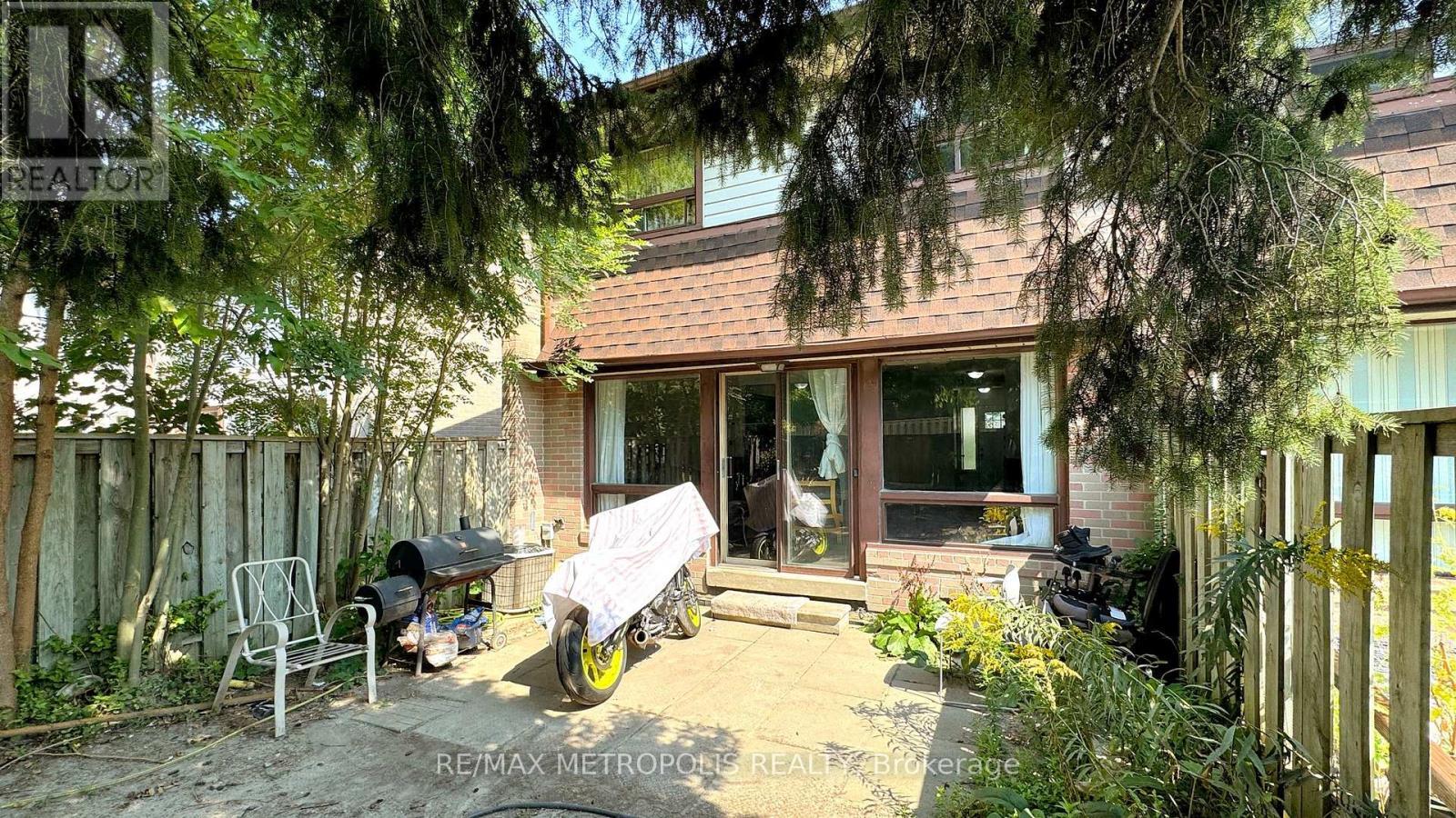 18 - 11 Livonia Place, Toronto, ON - Outdoor