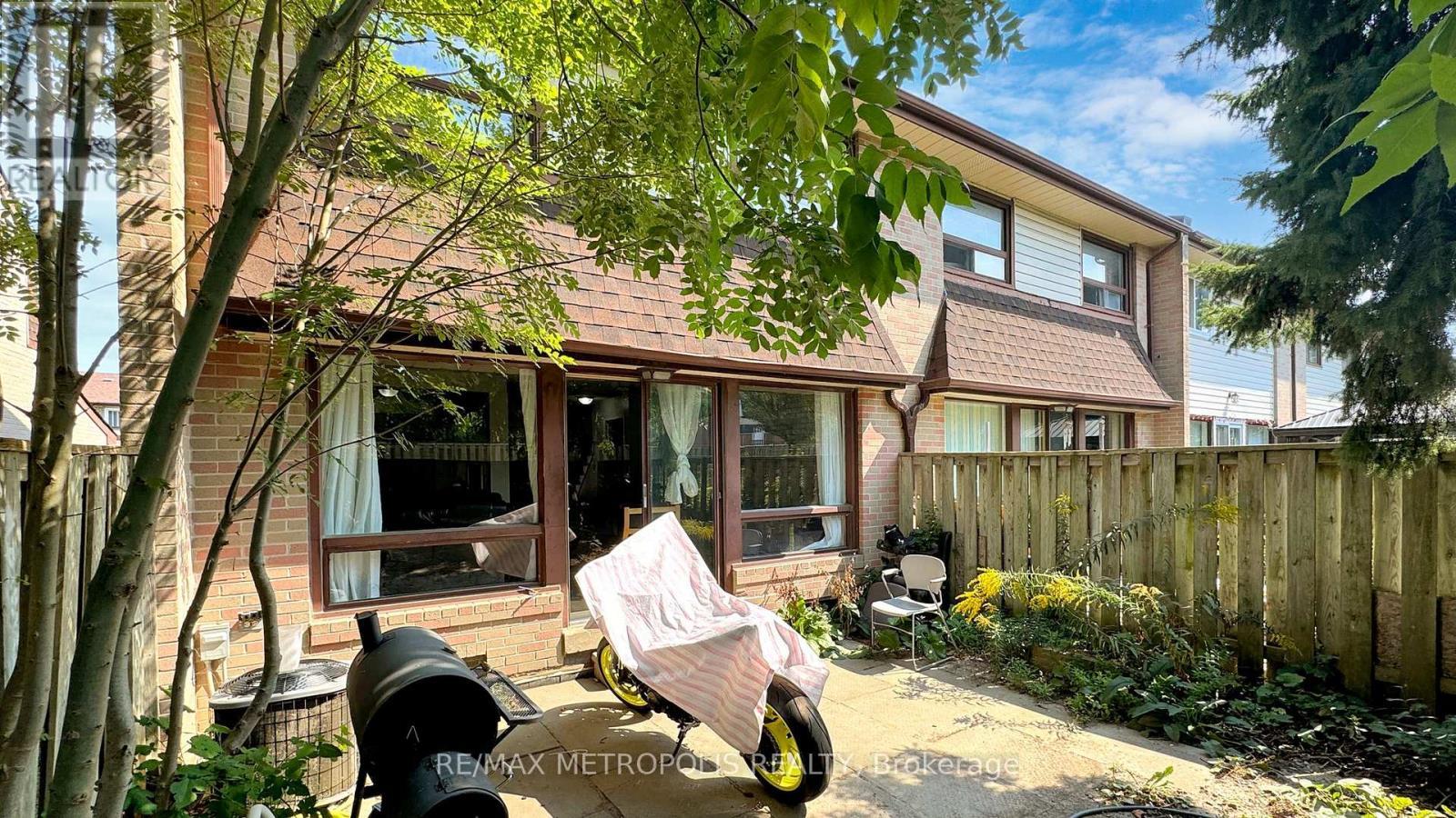 18 - 11 Livonia Place, Toronto, ON - Outdoor