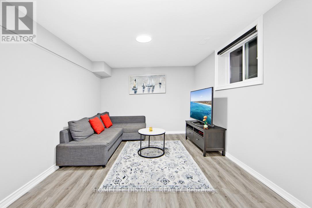 74 Hall Avenue, Guelph, ON - Indoor Photo Showing Living Room