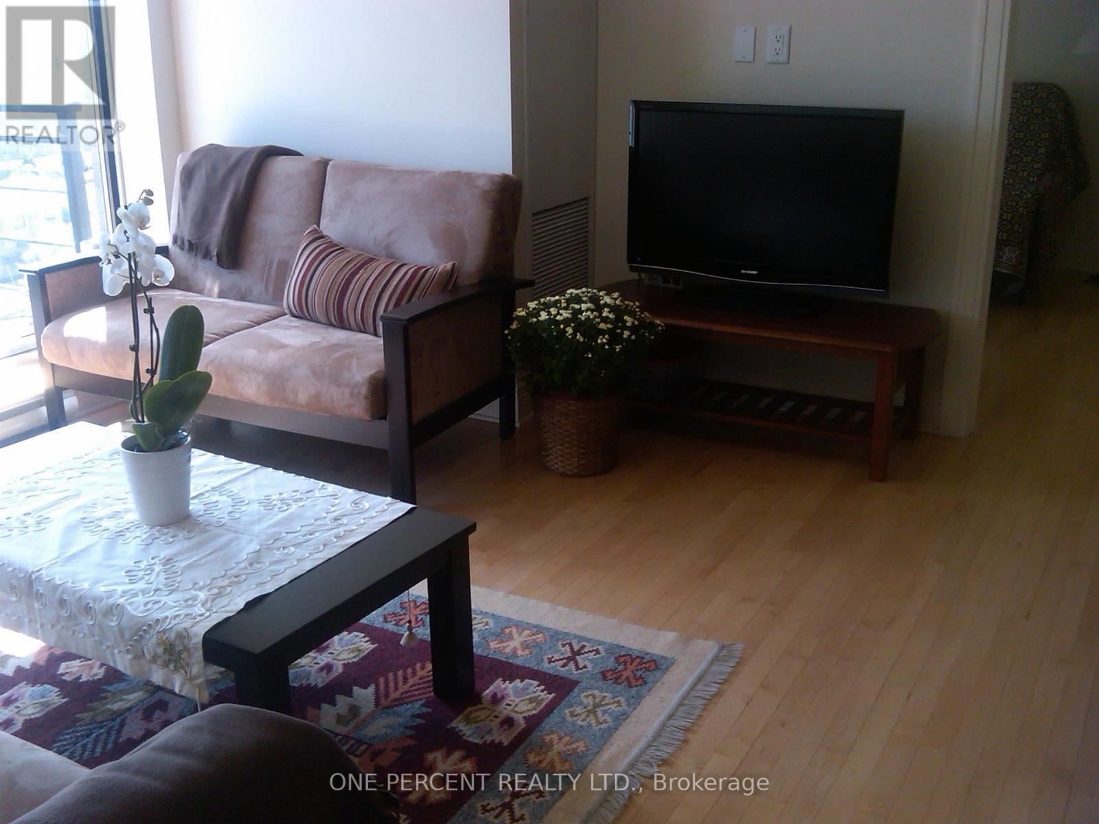 1603 - 95 Bronson Avenue, Ottawa, ON - Indoor Photo Showing Living Room