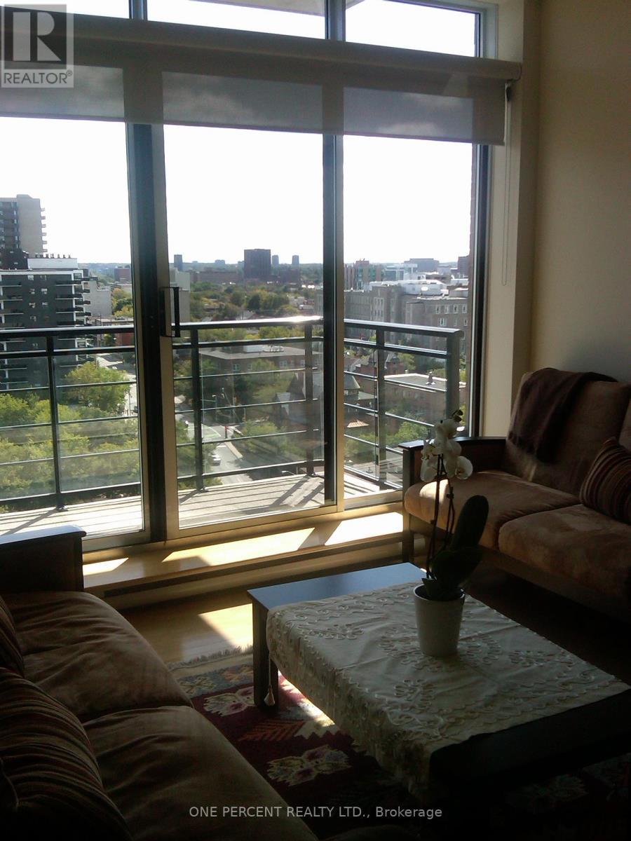 1603 - 95 Bronson Avenue, Ottawa, ON - Indoor Photo Showing Living Room
