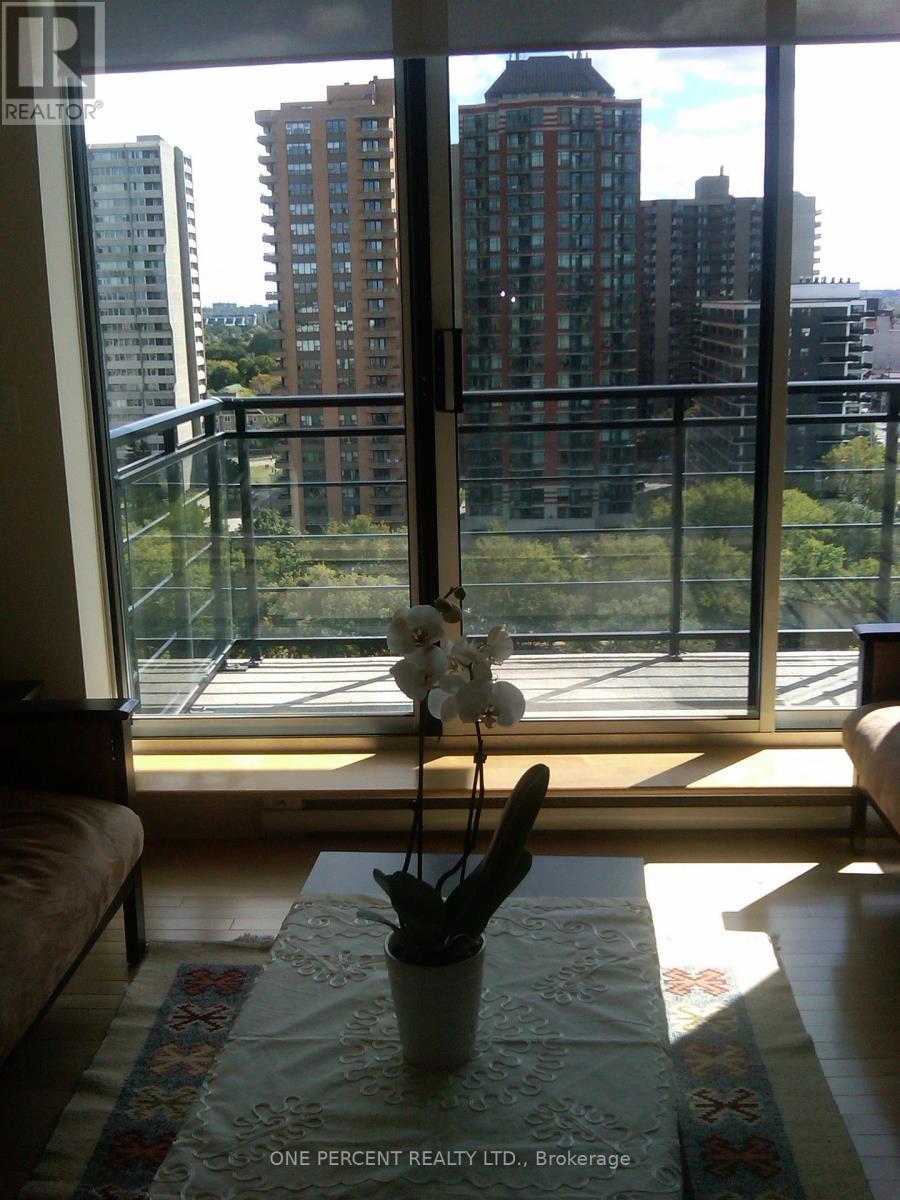 1603 - 95 Bronson Avenue, Ottawa, ON - Indoor Photo Showing Living Room