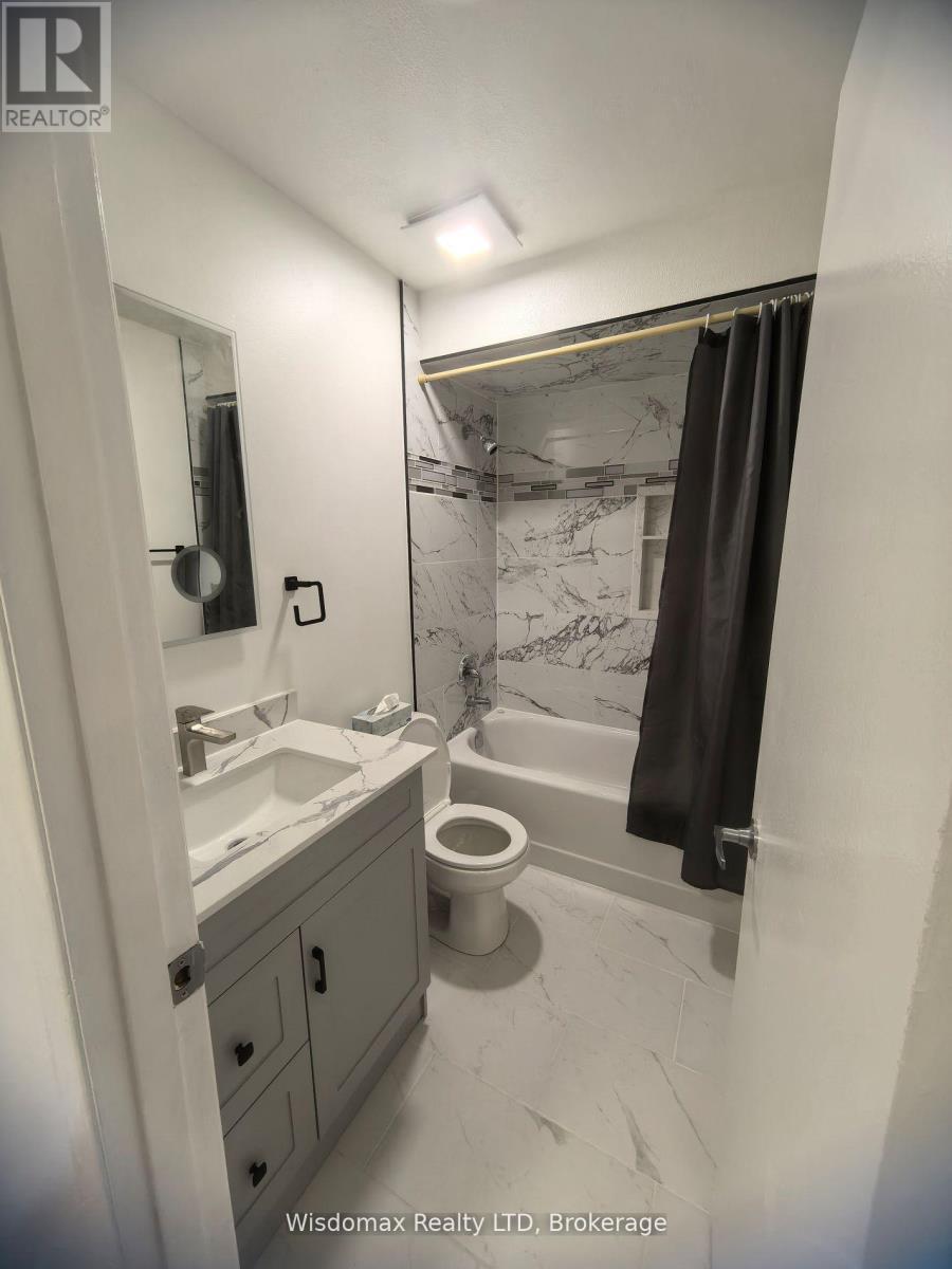 Hs47 - 3100 Kingston Road, Toronto (Cliffcrest), ON - Indoor Photo Showing Bathroom
