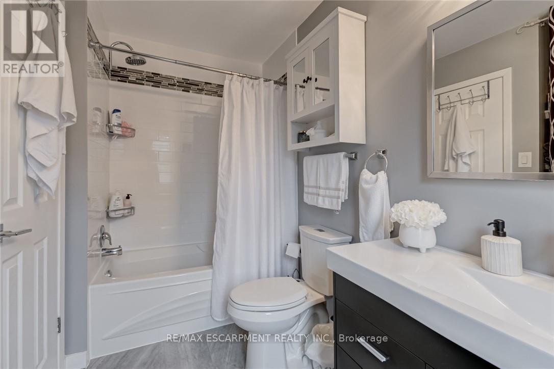 48 - 2825 Gananoque Drive, Mississauga, ON - Indoor Photo Showing Bathroom