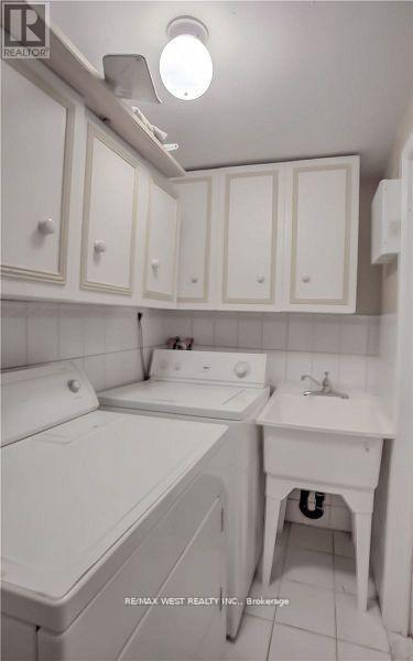 472 Symington Avenue, Toronto, ON - Indoor Photo Showing Laundry Room