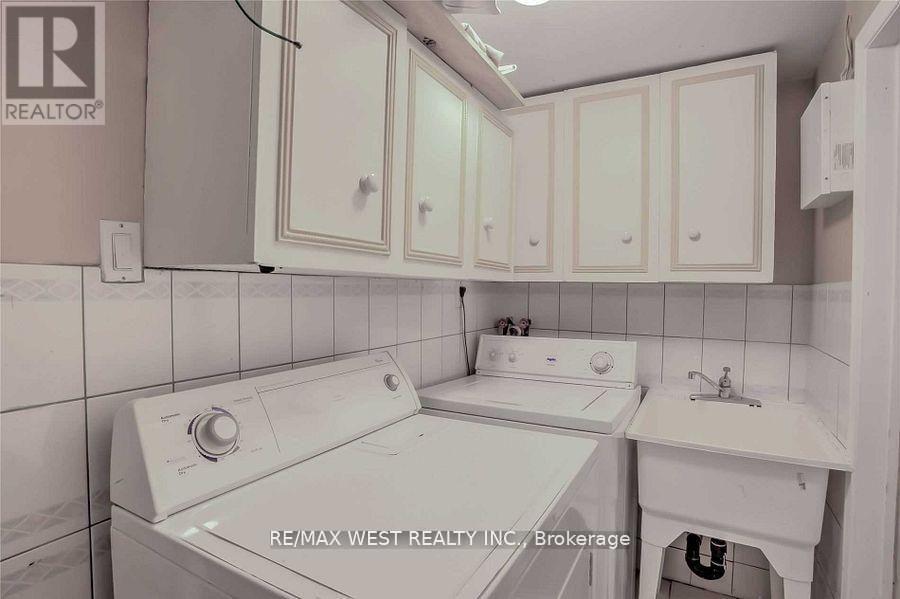 472 Symington Avenue, Toronto, ON - Indoor Photo Showing Laundry Room