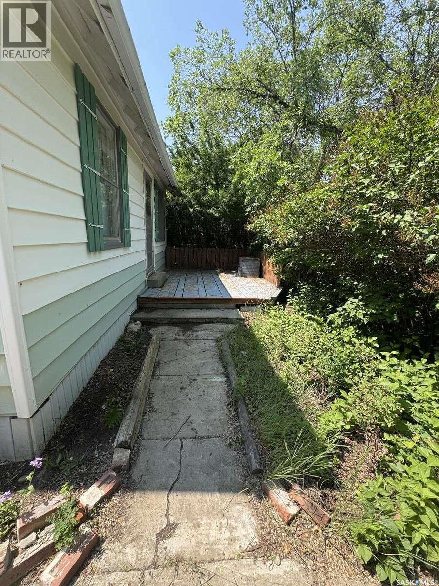 114 3Rd Avenue, Climax, SK - Outdoor