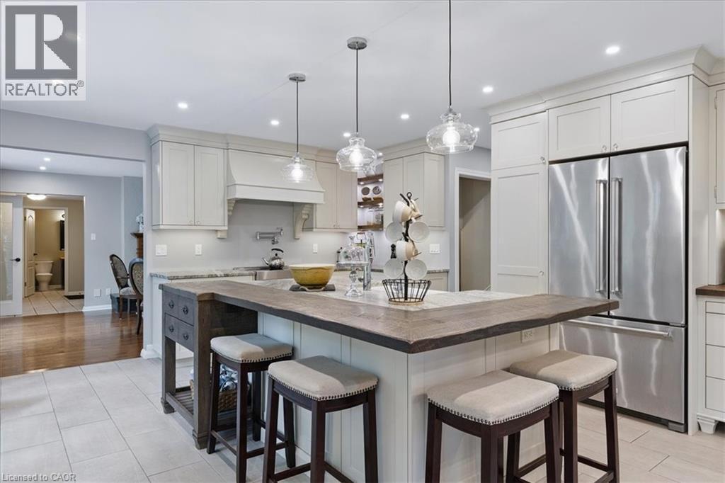 348 Old Stone Road, Waterloo, ON - Indoor Photo Showing Kitchen With Upgraded Kitchen