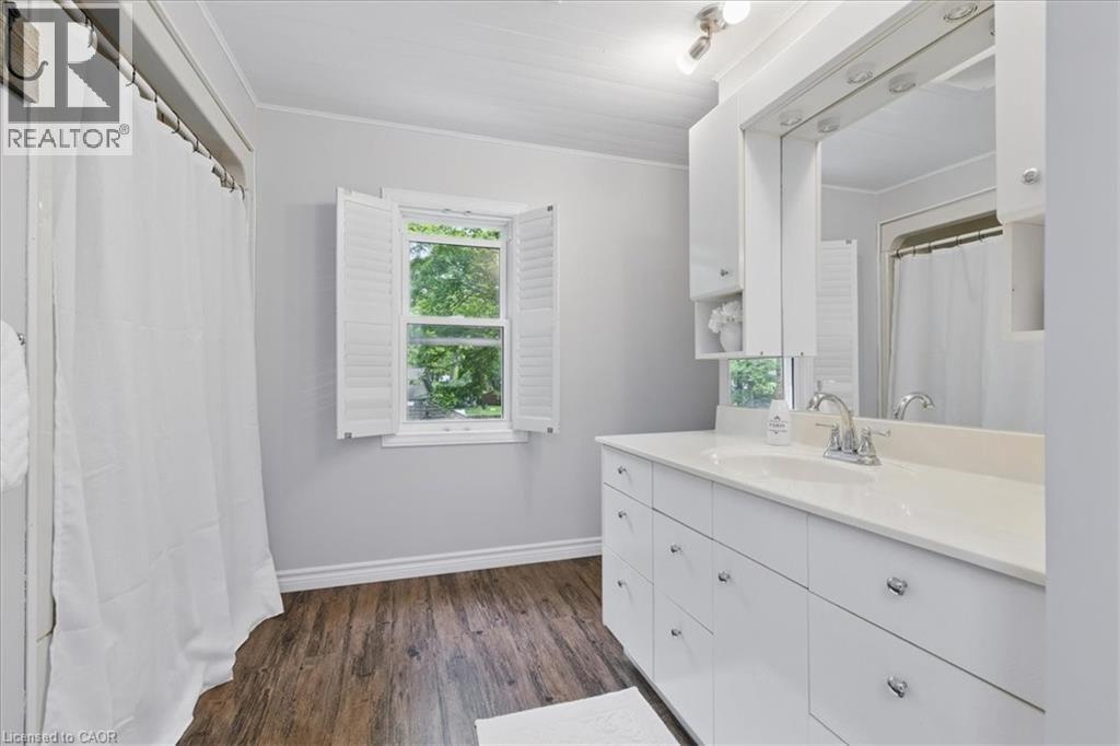 348 Old Stone Road, Waterloo, ON - Indoor Photo Showing Bathroom