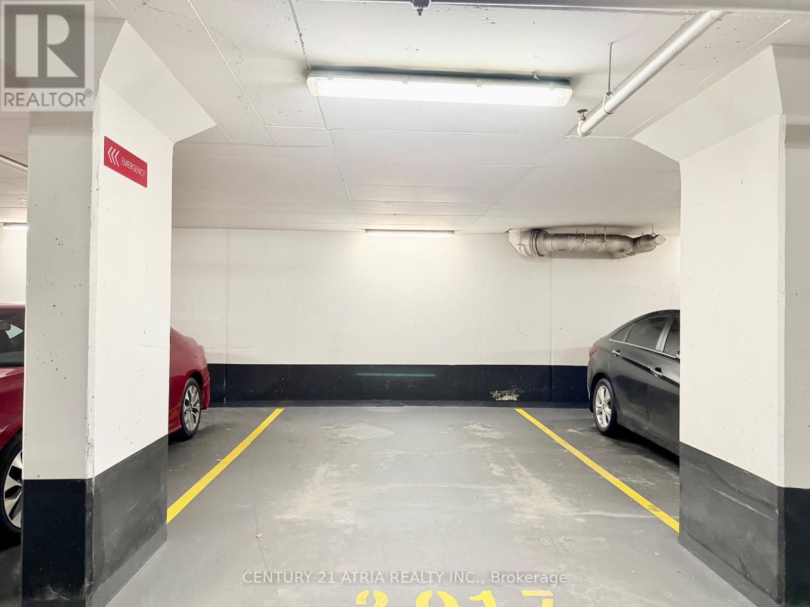 2703 - 121 Mcmahon Drive, Toronto, ON - Indoor Photo Showing Garage