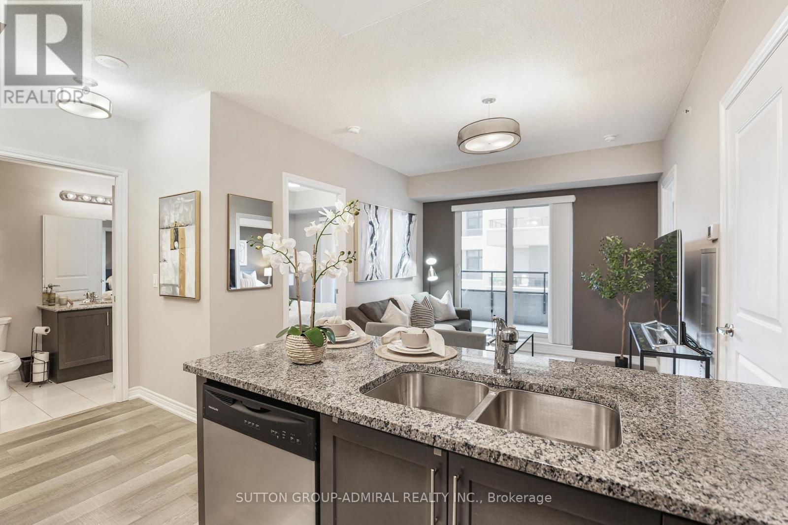 1016 - 9255 Jane Street, Vaughan, ON - Indoor Photo Showing Kitchen With Double Sink