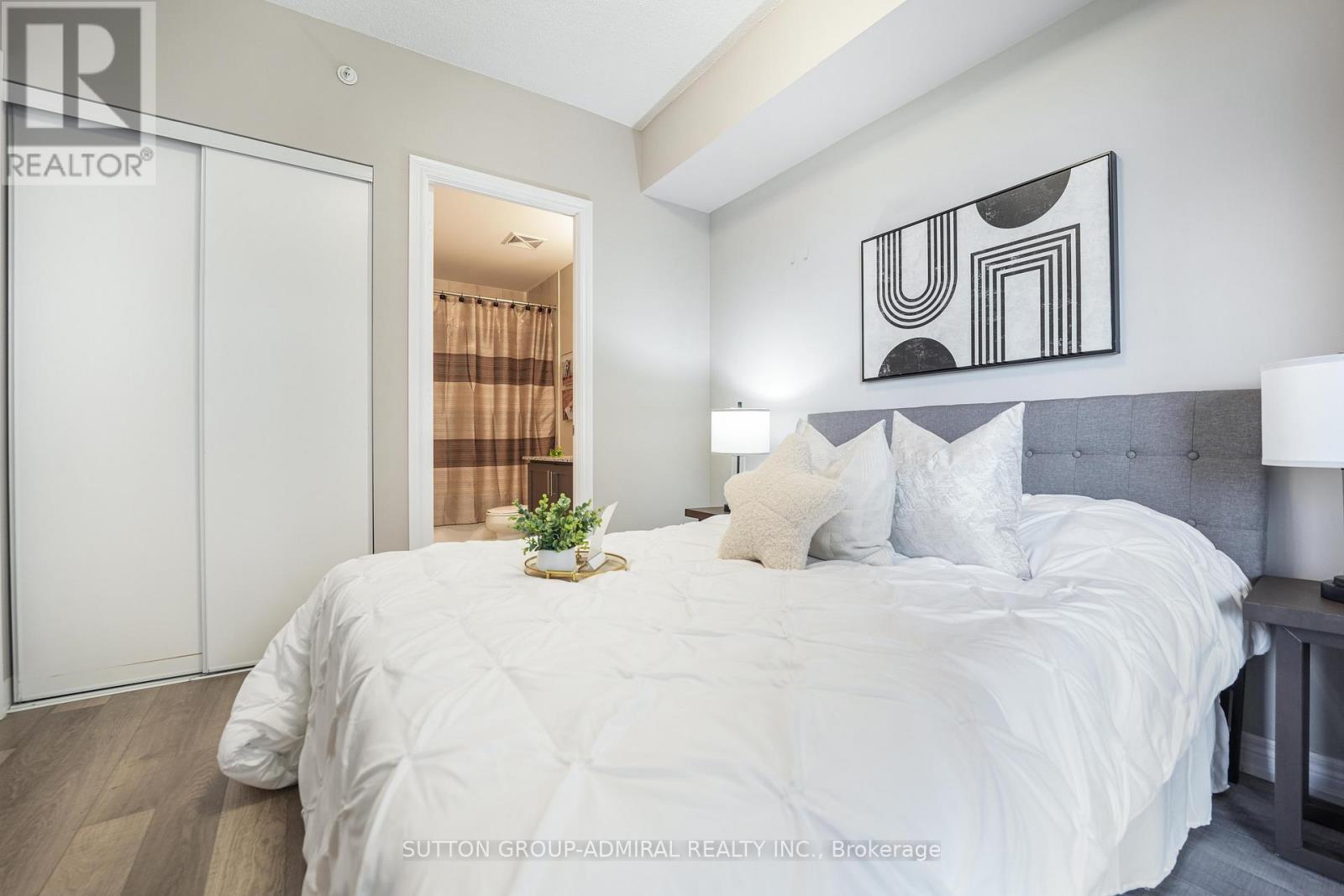 1016 - 9255 Jane Street, Vaughan, ON - Indoor Photo Showing Bedroom