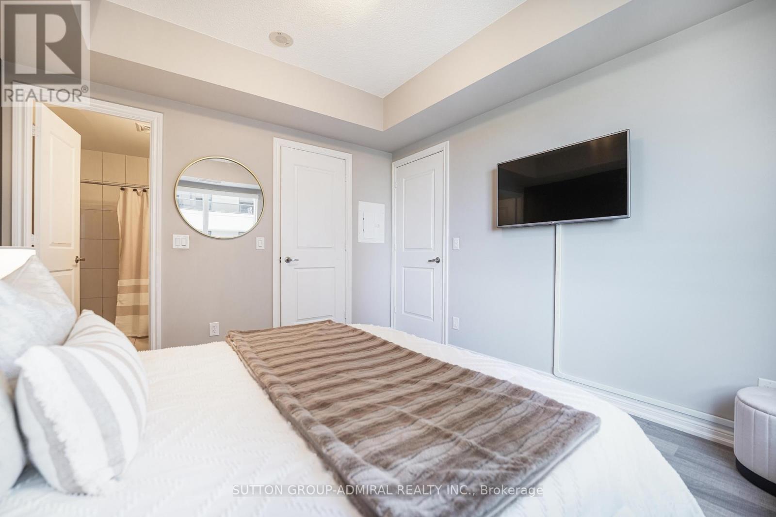 1016 - 9255 Jane Street, Vaughan, ON - Indoor Photo Showing Bedroom