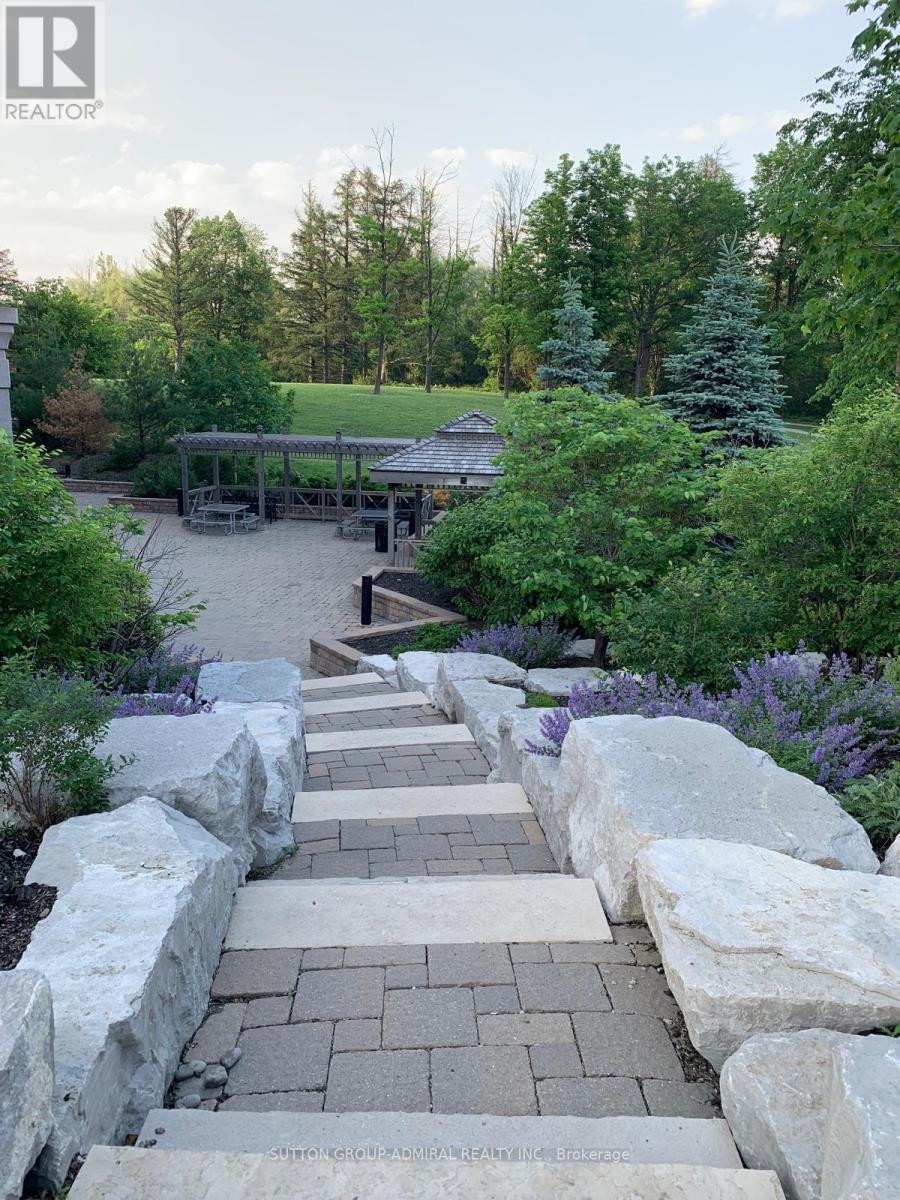 1016 - 9255 Jane Street, Vaughan, ON - Outdoor