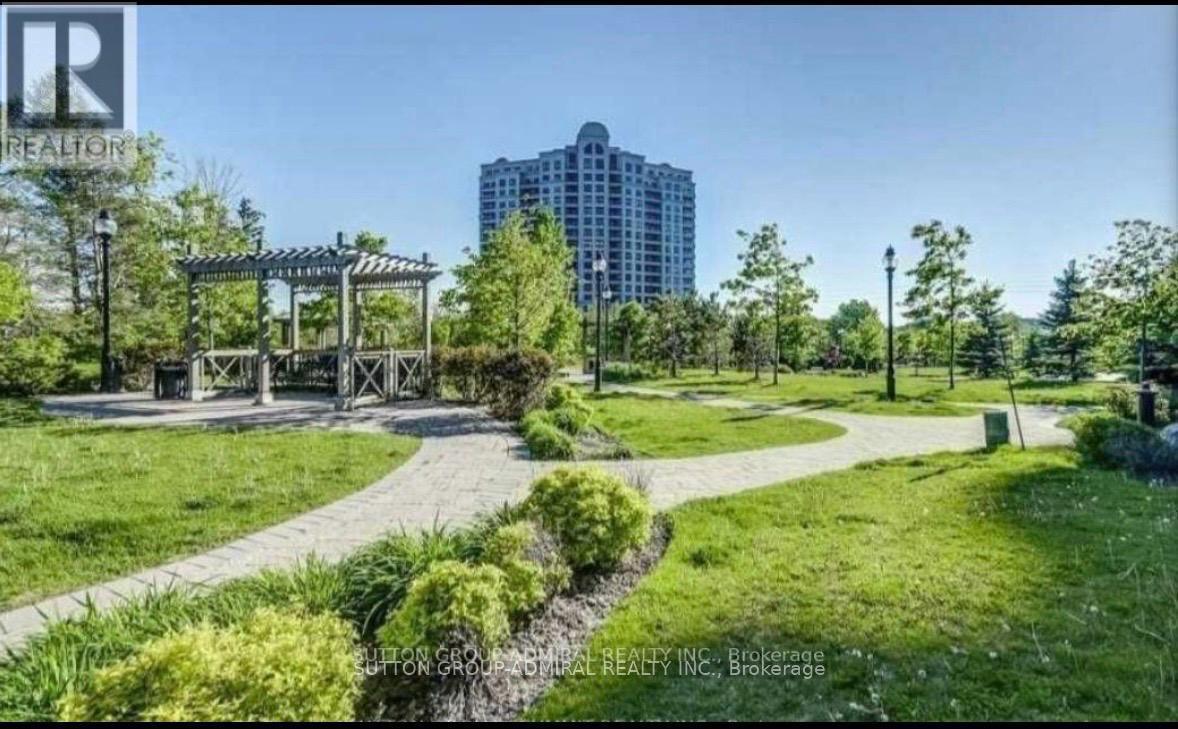 1016 - 9255 Jane Street, Vaughan, ON - Outdoor With View