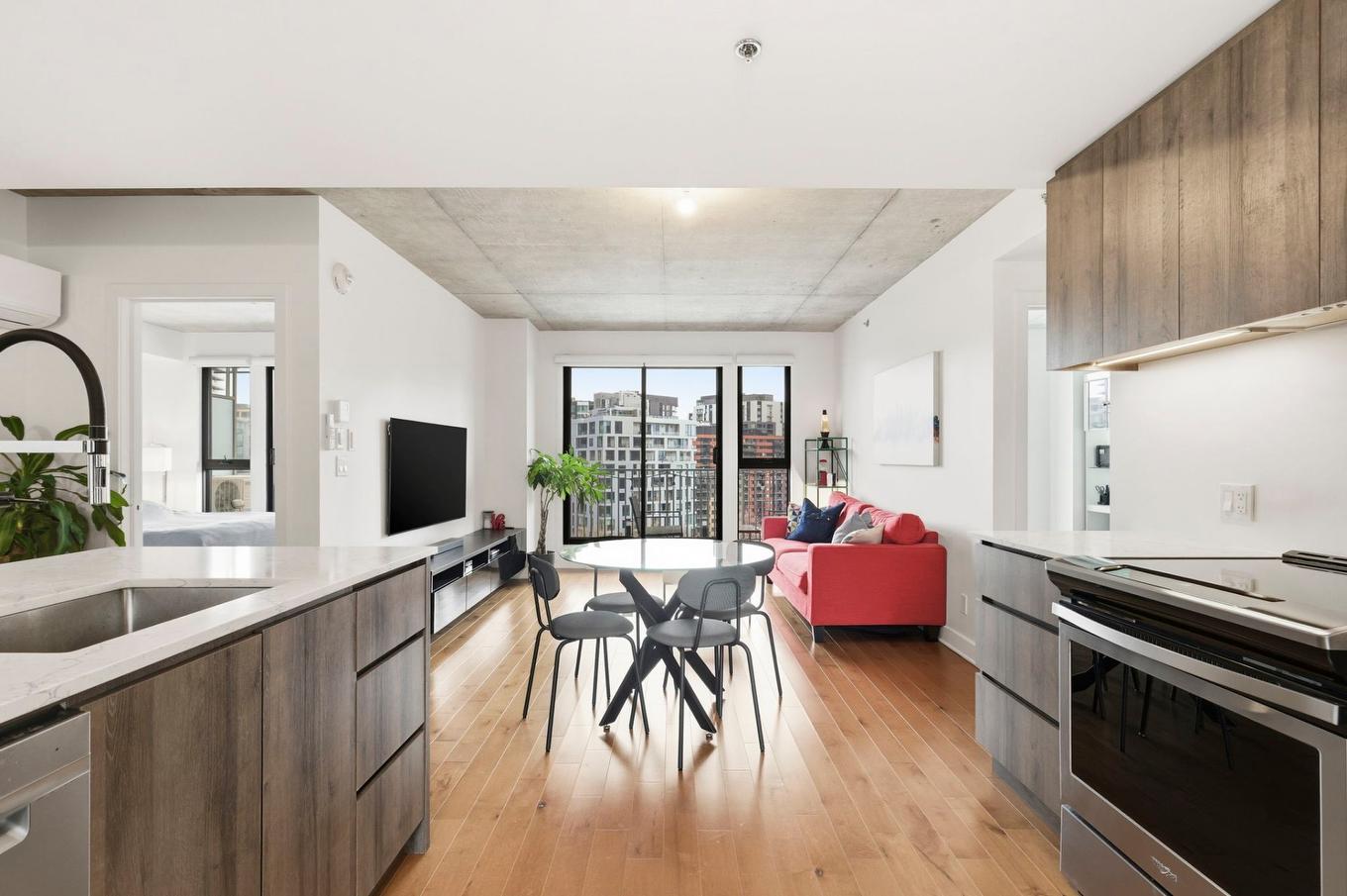 Cuisine - 1201-170 Rue Rioux, Montréal (Le Sud-Ouest), QC - Indoor Photo Showing Kitchen With Upgraded Kitchen