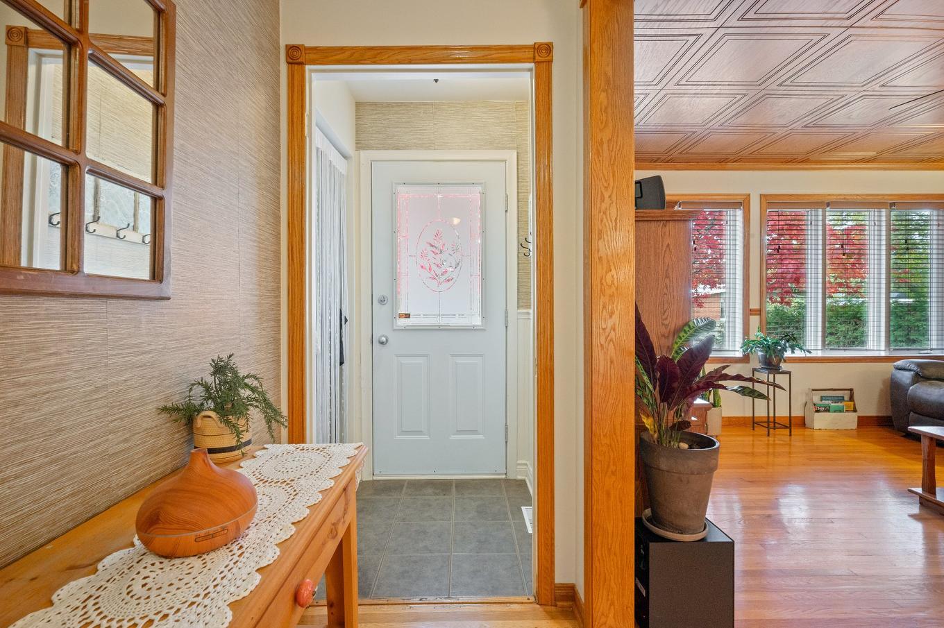 Hall d'entrée/Vestibule - 380 Rue Éveline, Laval (Fabreville), QC - Indoor Photo Showing Other Room