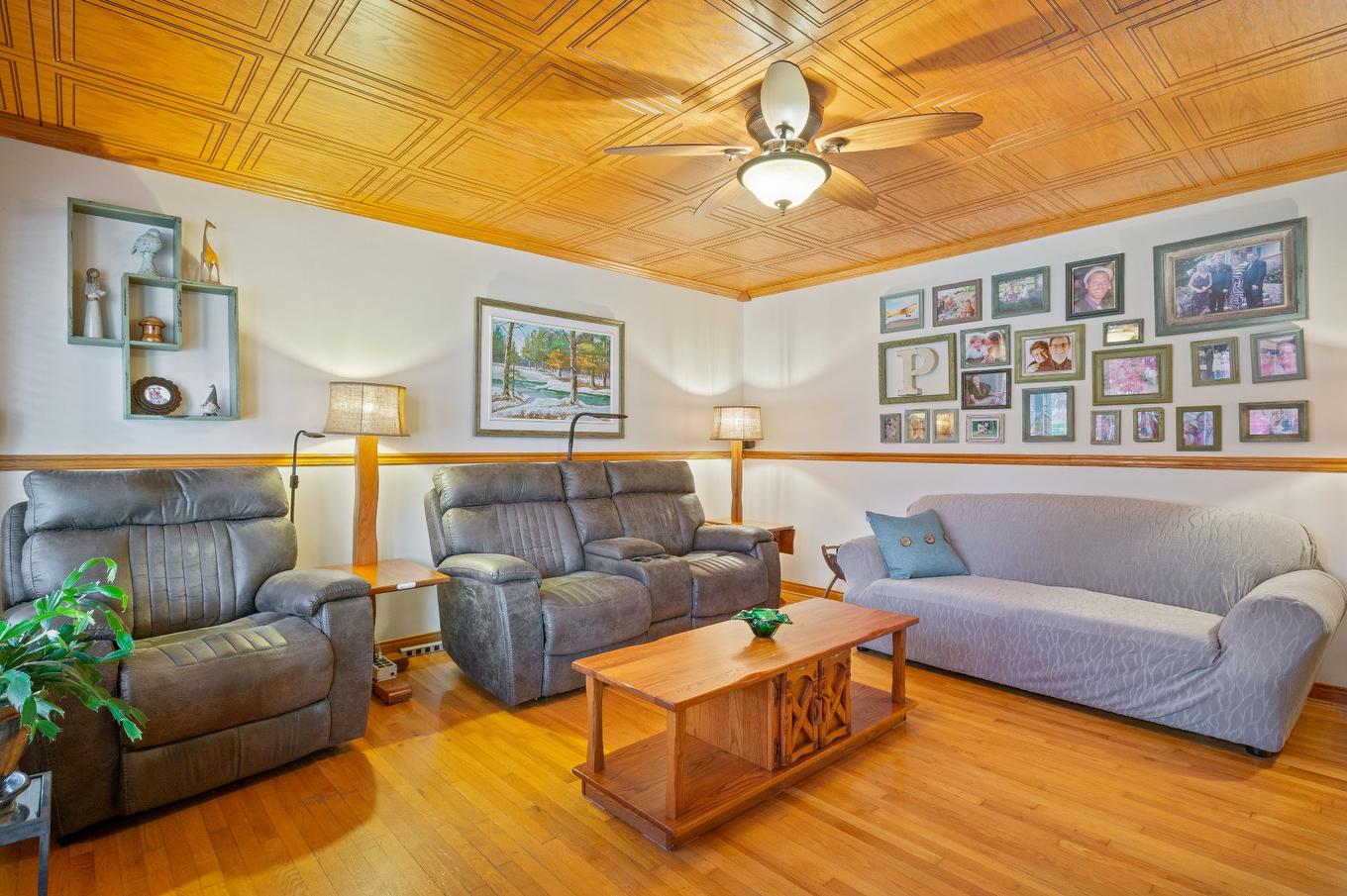 Salon - 380 Rue Éveline, Laval (Fabreville), QC - Indoor Photo Showing Living Room