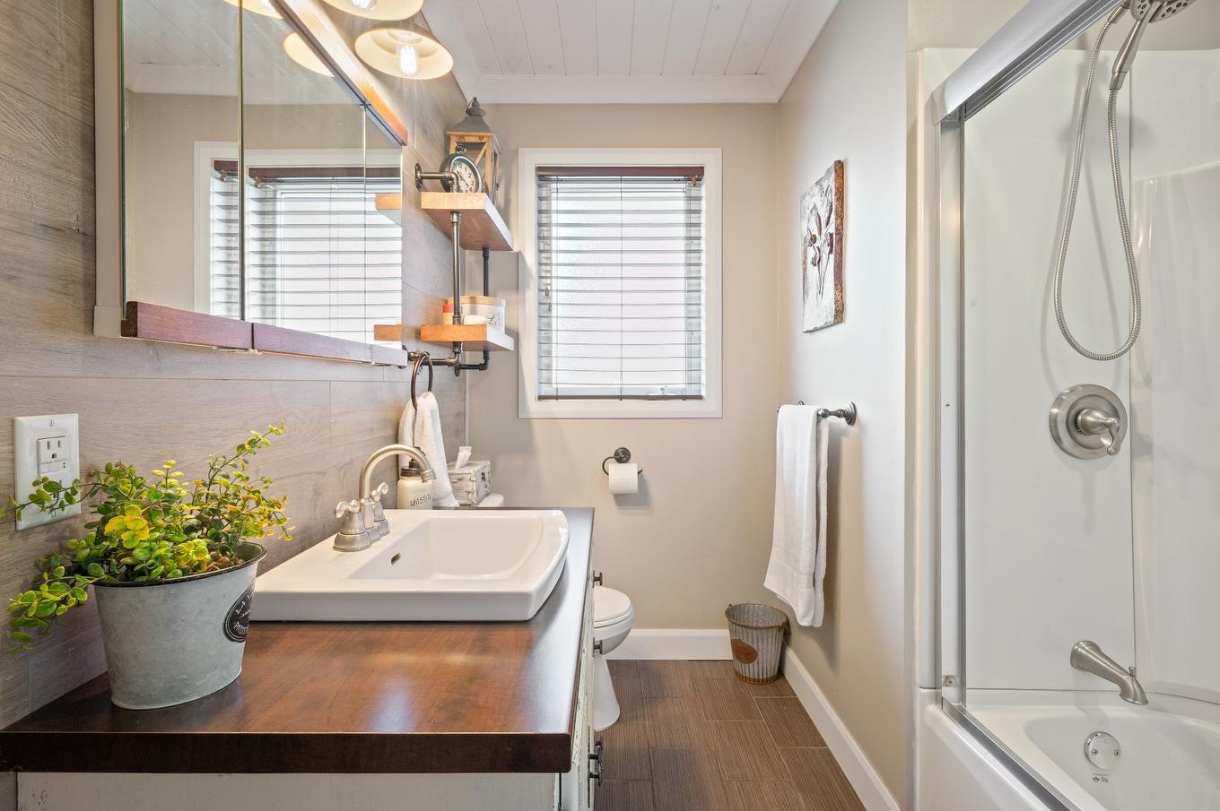 Salle de bains - 380 Rue Éveline, Laval (Fabreville), QC - Indoor Photo Showing Bathroom