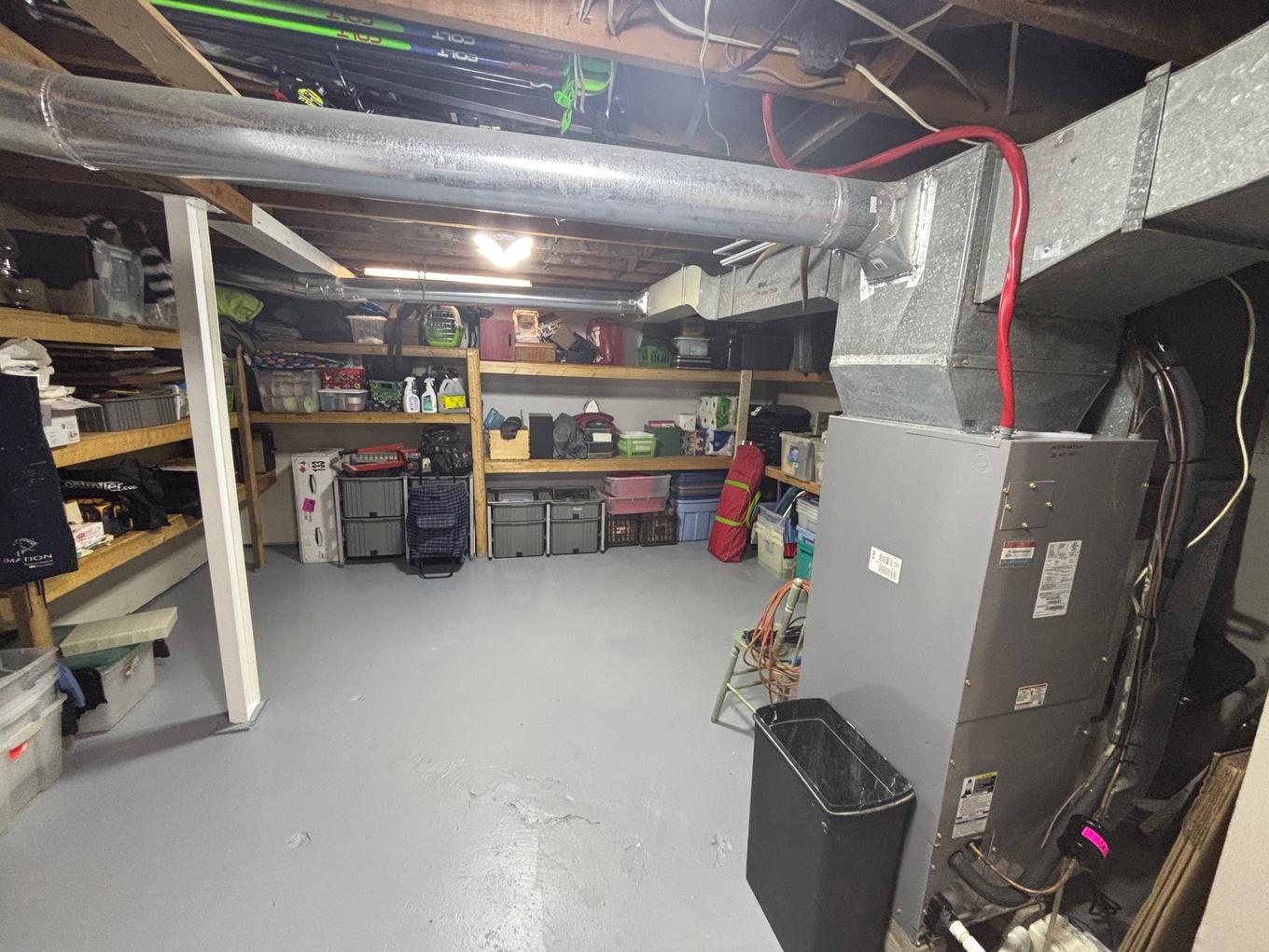 Atelier - 380 Rue Éveline, Laval (Fabreville), QC - Indoor Photo Showing Basement