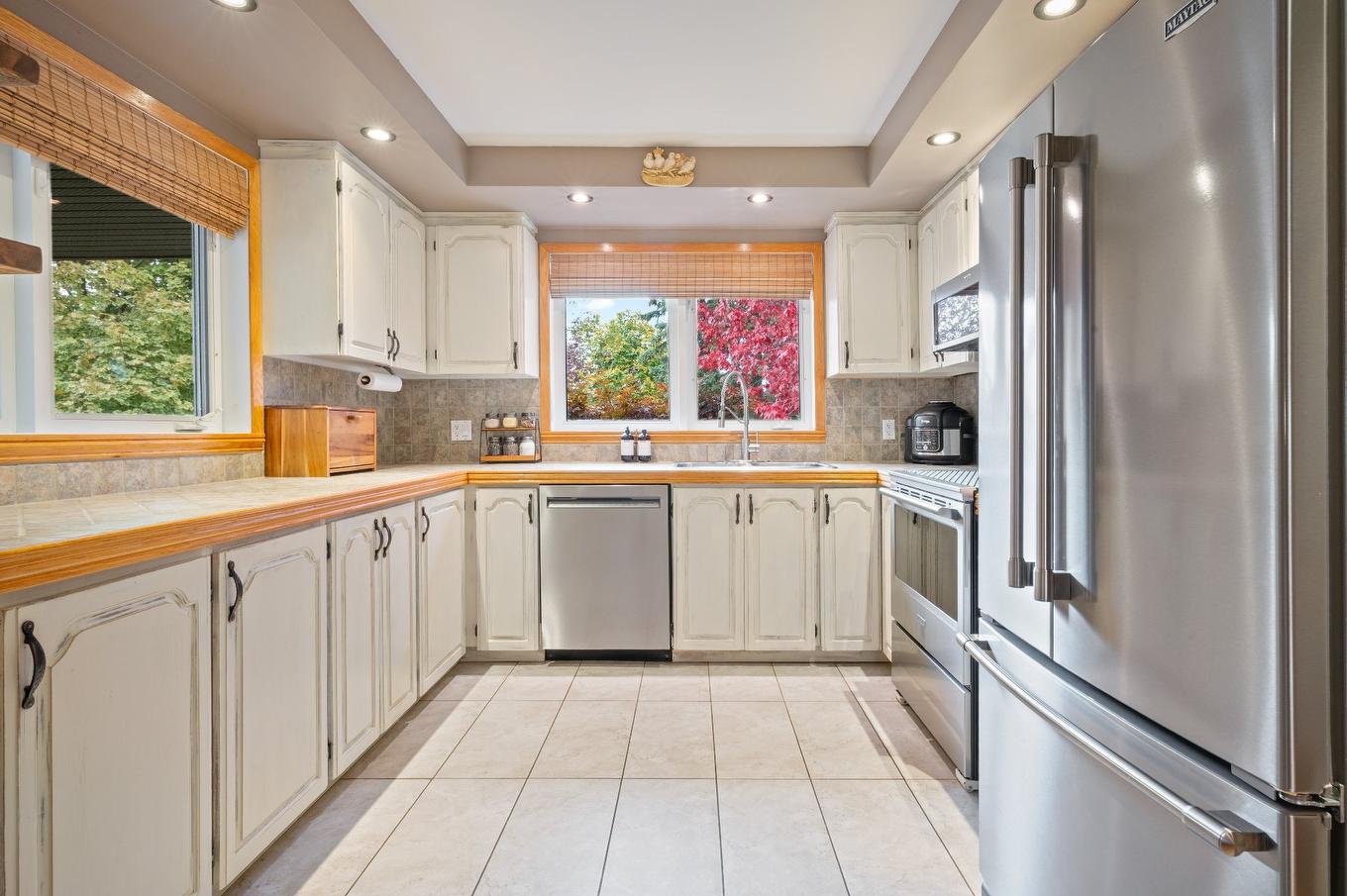 Cuisine - 380 Rue Éveline, Laval (Fabreville), QC - Indoor Photo Showing Kitchen