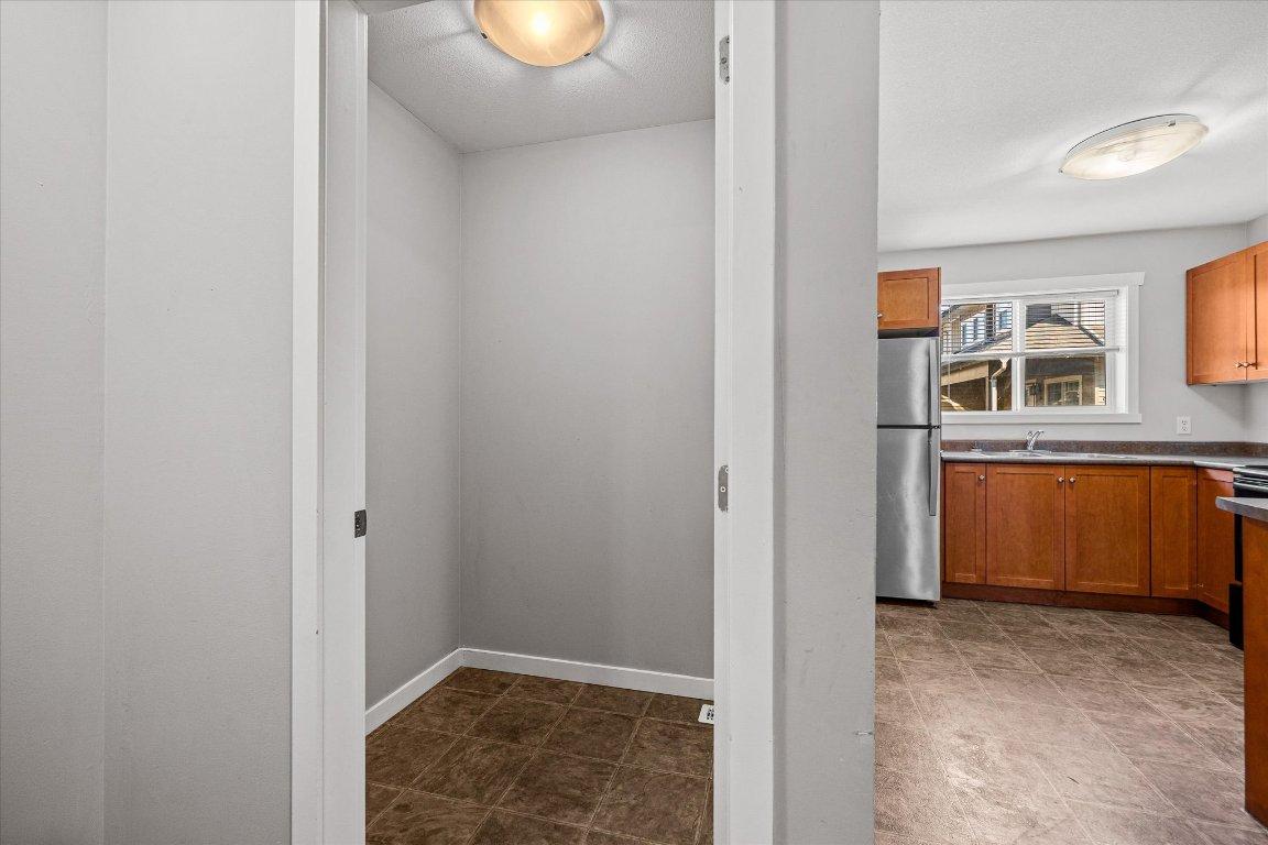 104-1355 Findlay Road, Kelowna, BC - Indoor Photo Showing Kitchen